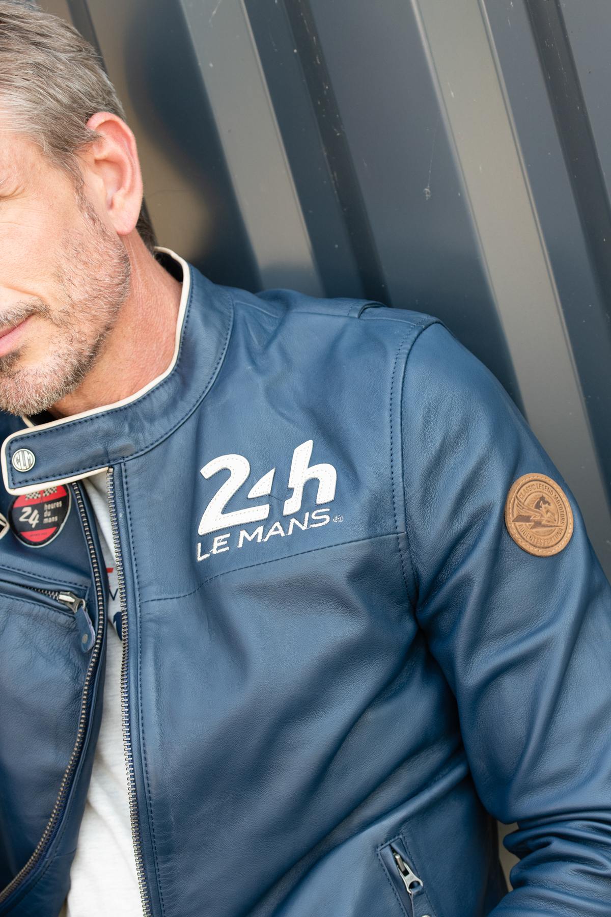 Navy blue leather jacket from the 24h of Le Mans - Image n°6