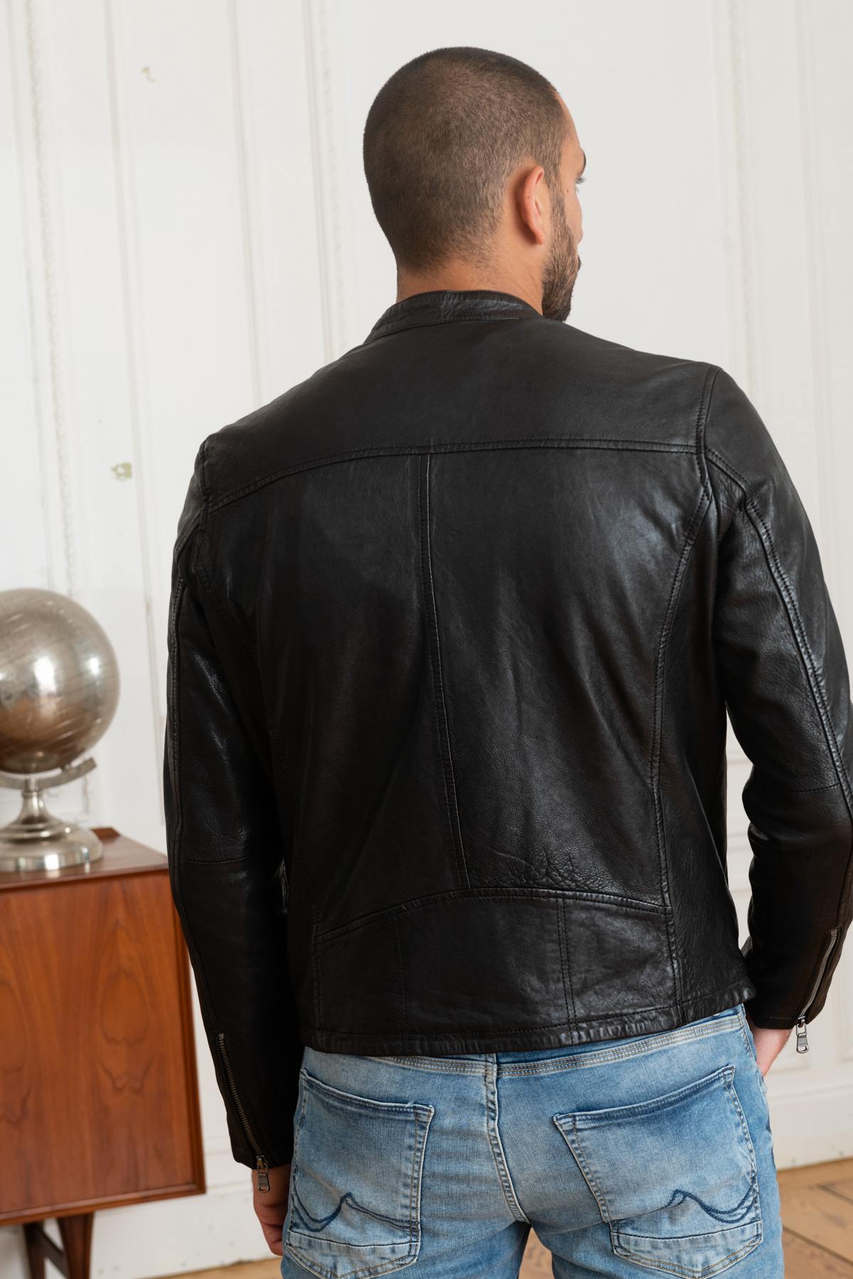 Fine and supple black leather jacket - Image n°10