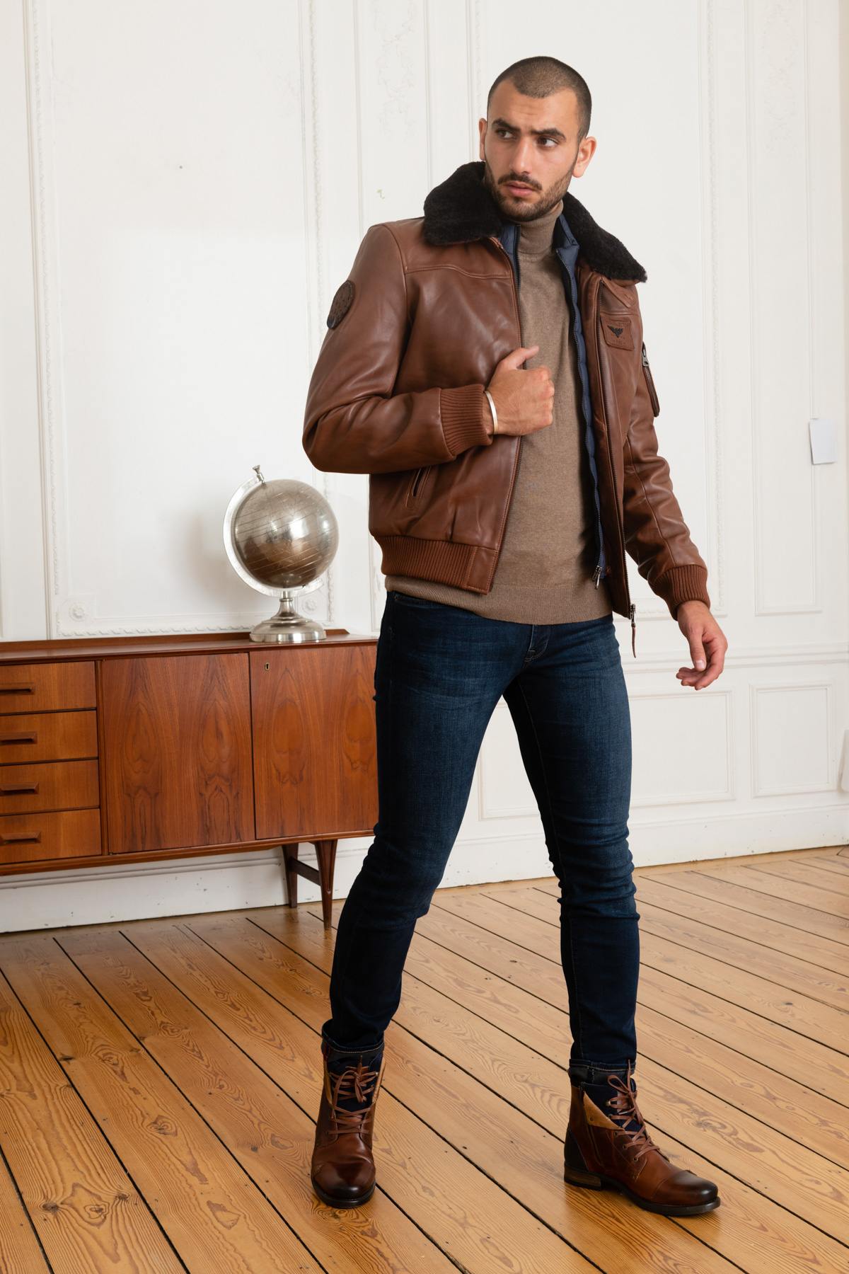 Aviator of the Patrouille de France in cognac leather - Image n°3