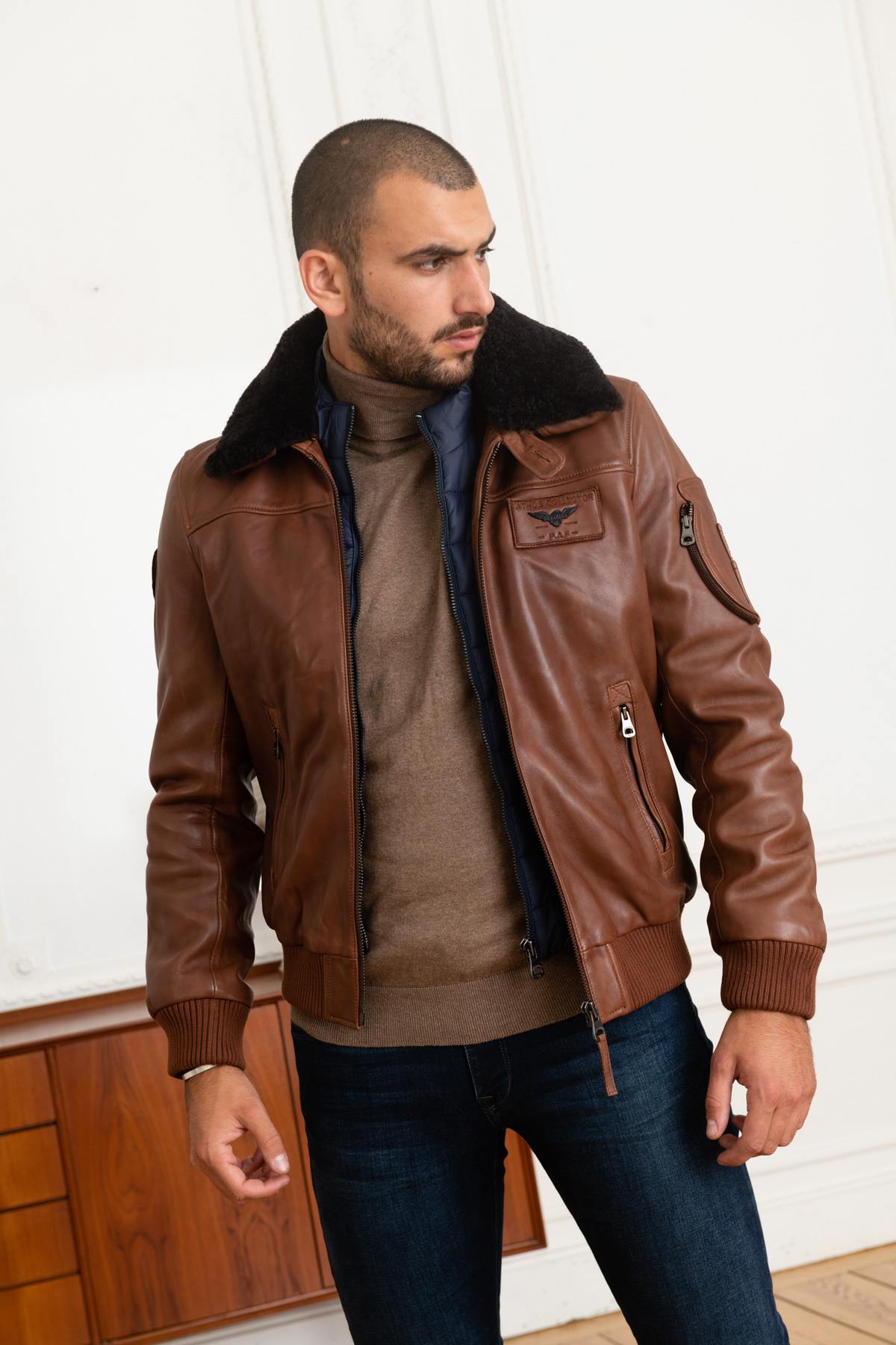 Aviator of the Patrouille de France in cognac leather - Image n°11