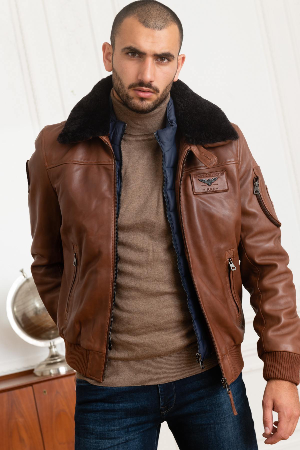 Aviator of the Patrouille de France in cognac leather - Image n°2