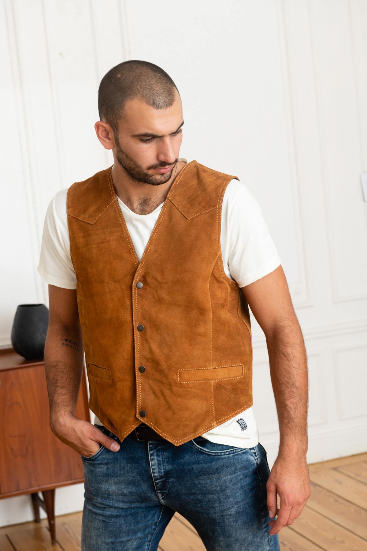 Cognac suede leather sleeveless vest - Image n°5