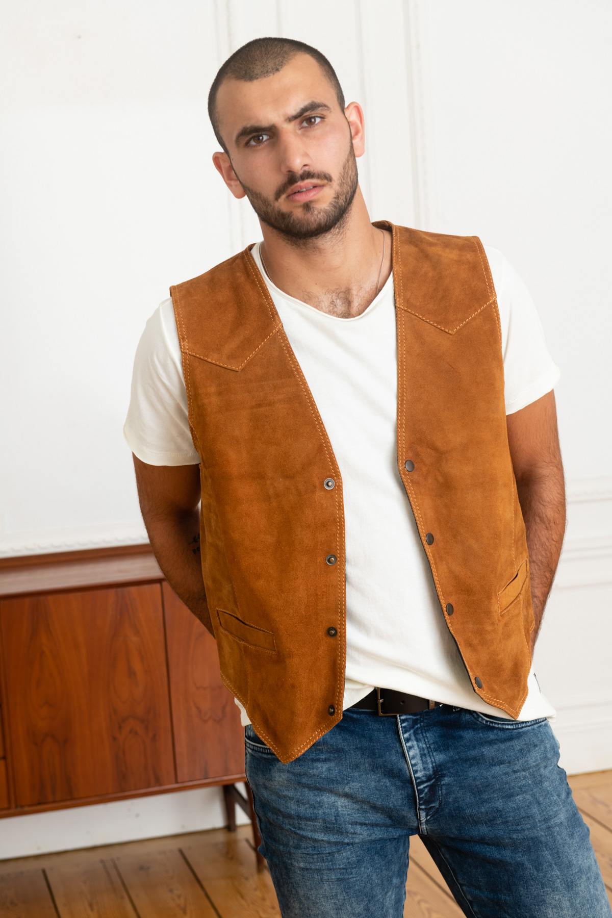 Cognac suede leather sleeveless vest - Image n°4