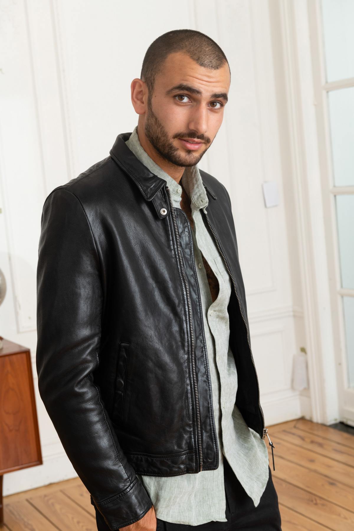 Ecofriendly black leather shirt collar jacket - Image n°3