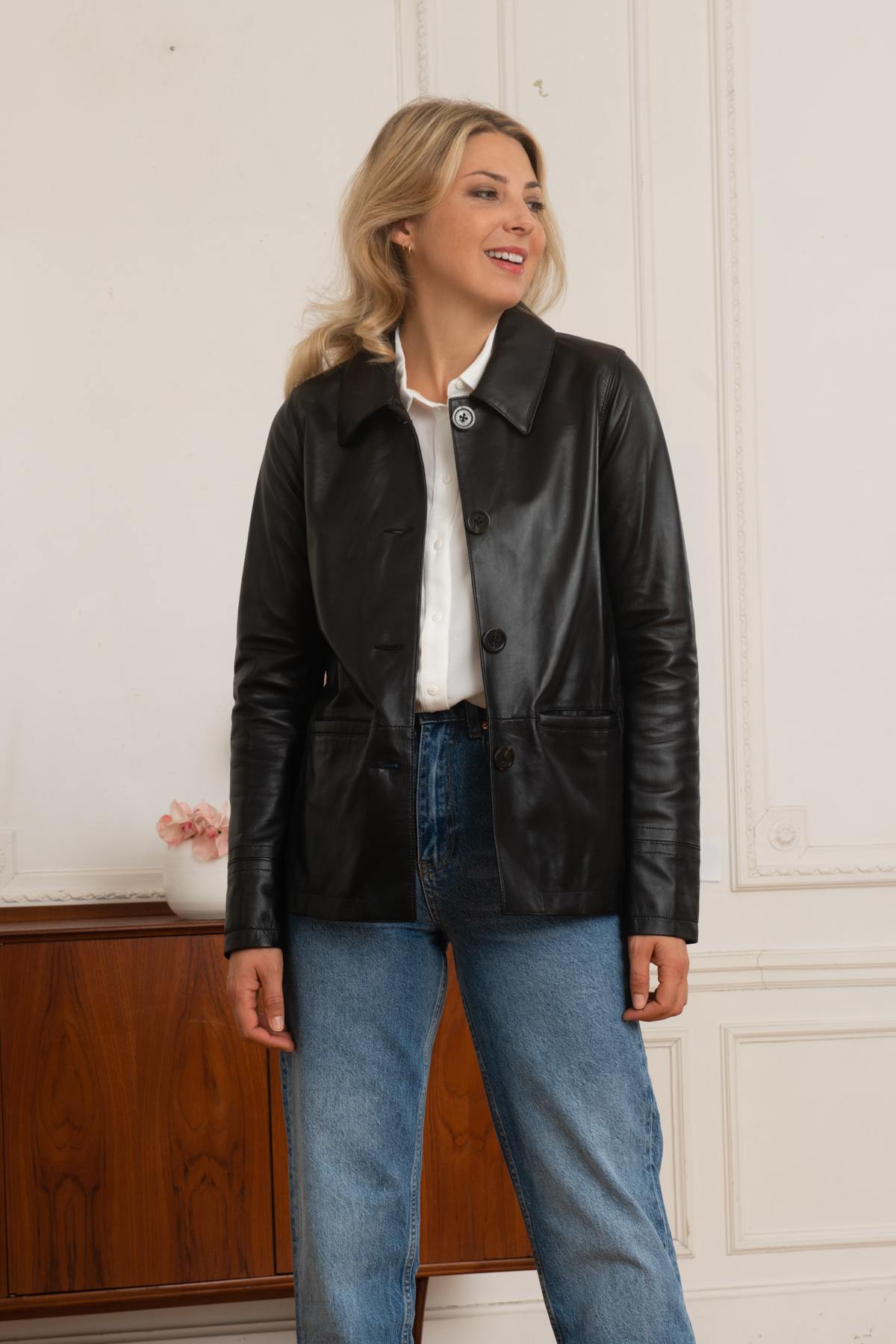 Women's black leather jacket with shirt collar - Image n°2