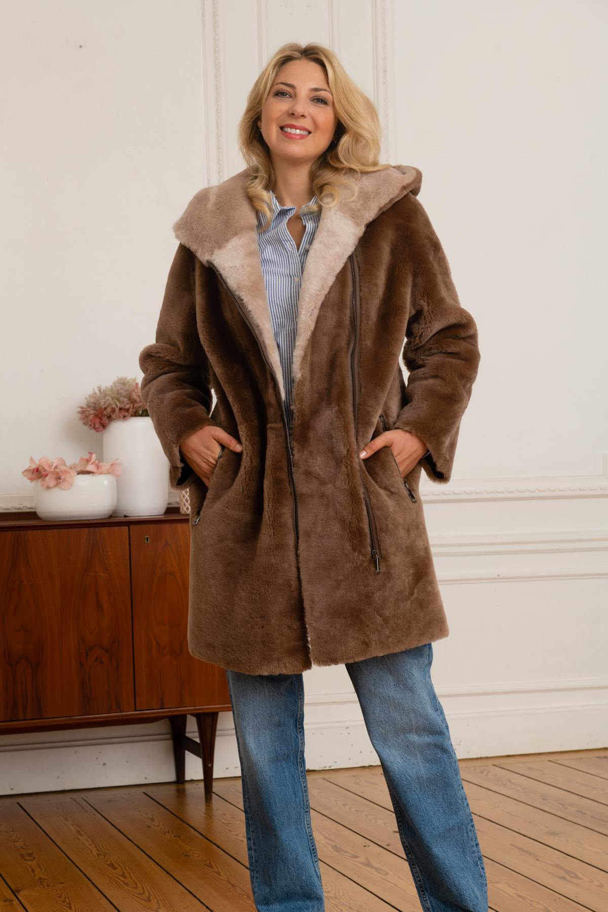 Brown fur coat - Image n°4