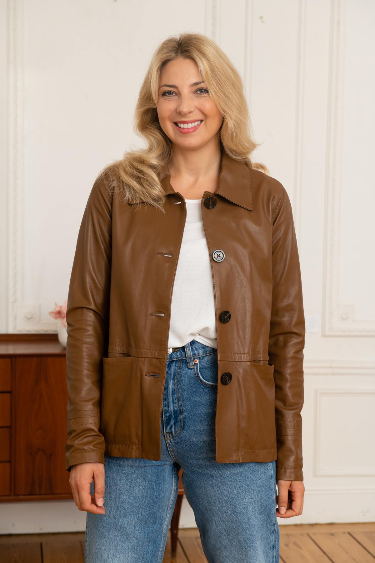 Women's brown leather jacket with shirt collar - Image n°1