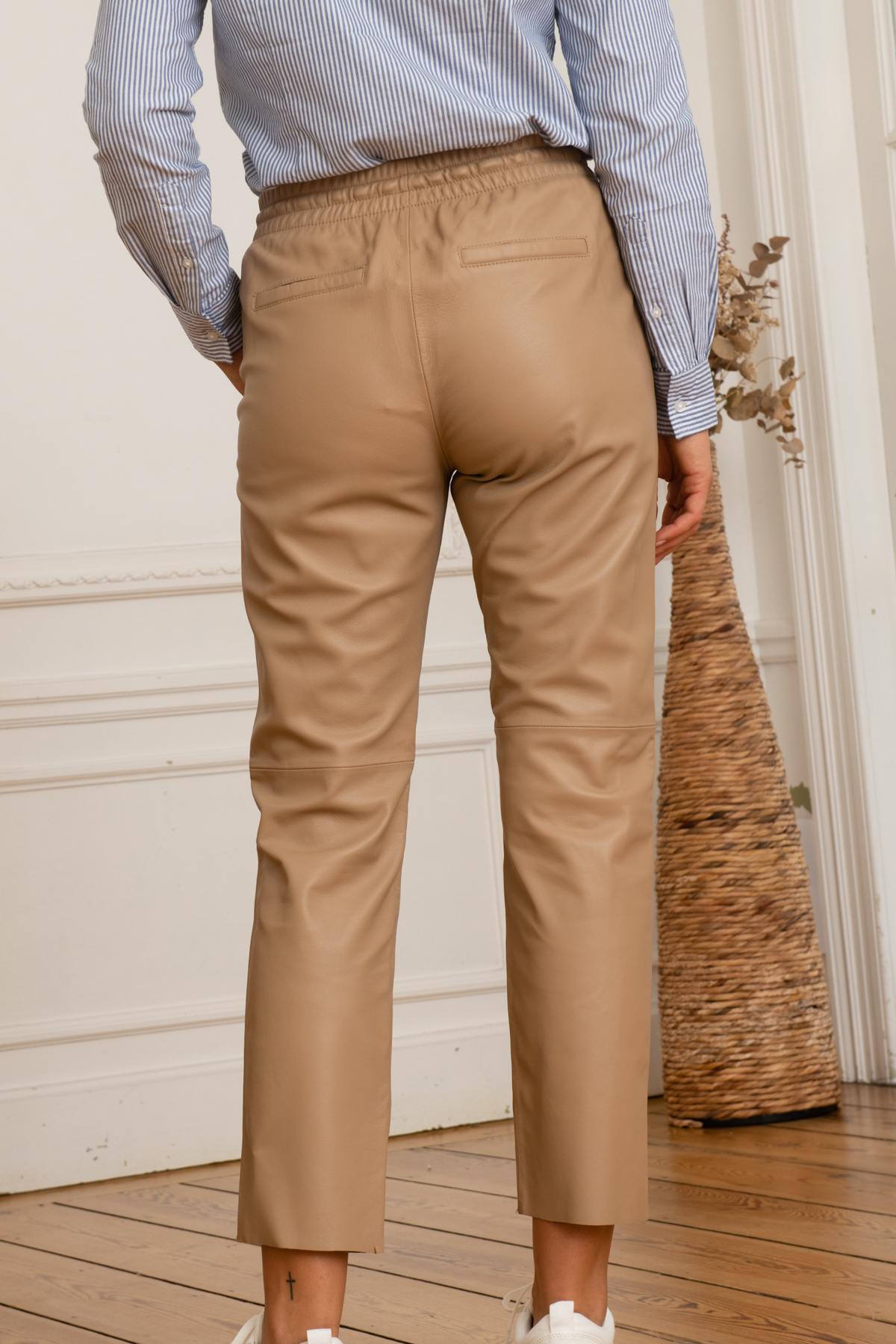 Beige leather joggers - Image n°4