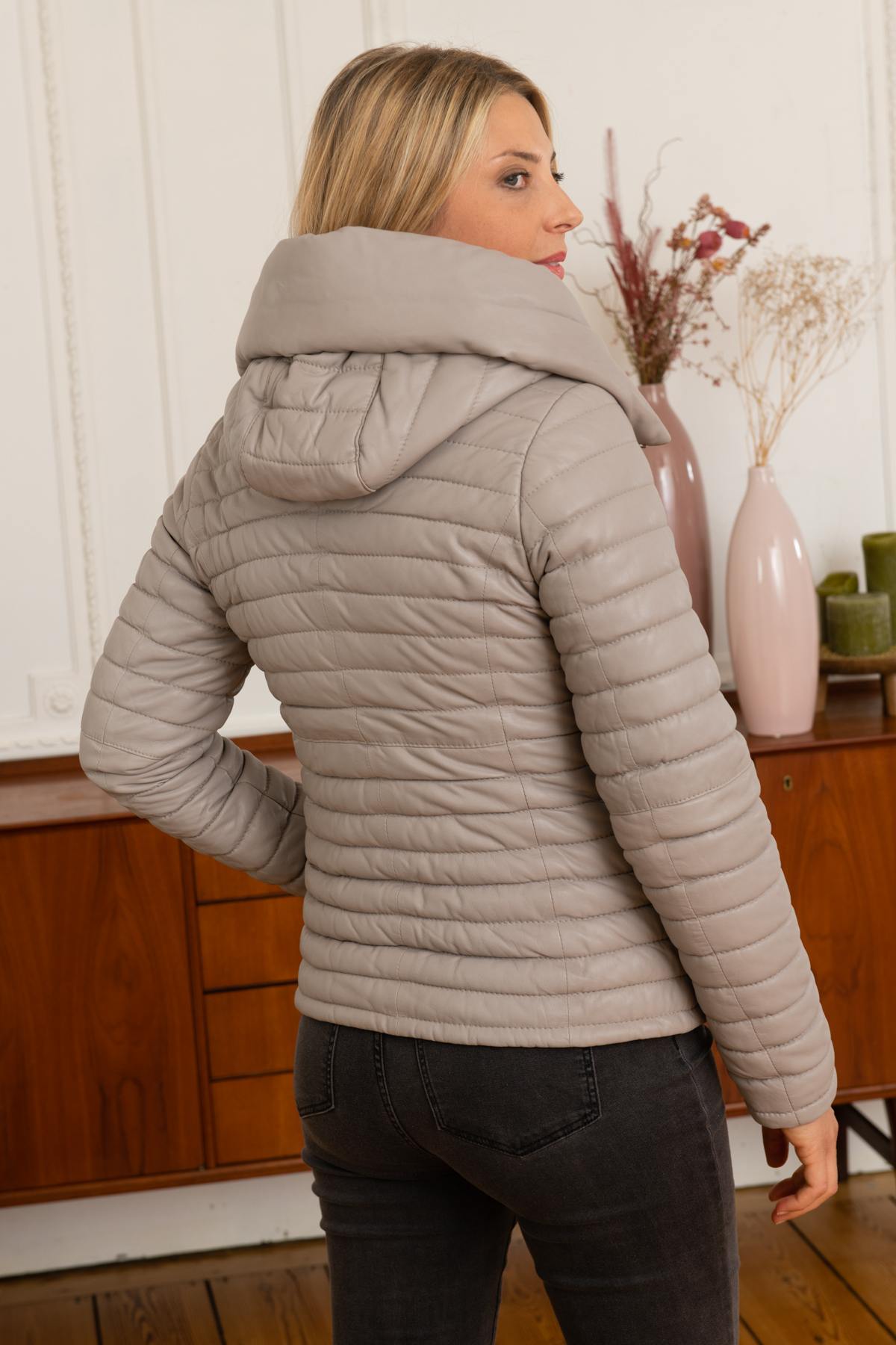 Short light gray leather down jacket - Image n°5