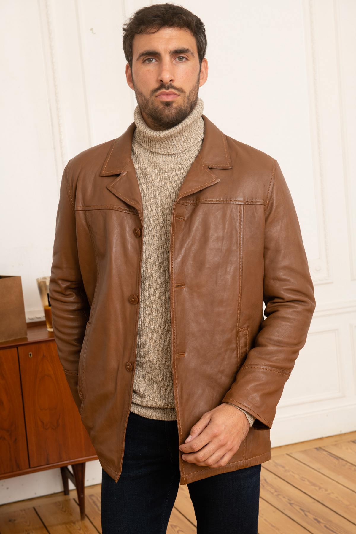 Mid-length men's jacket in cognac leather - Image n°1