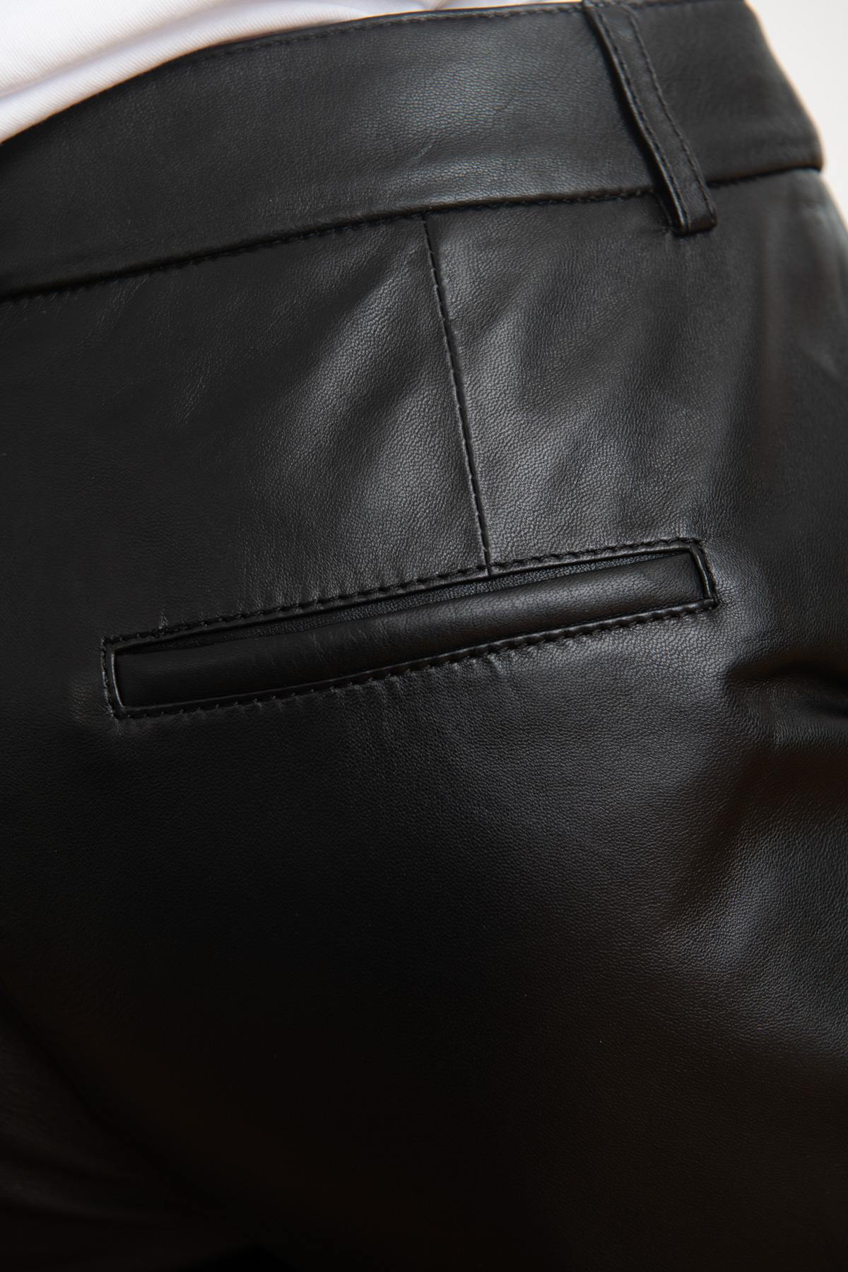 7/8 cigarette pants in black leather - Image n°6