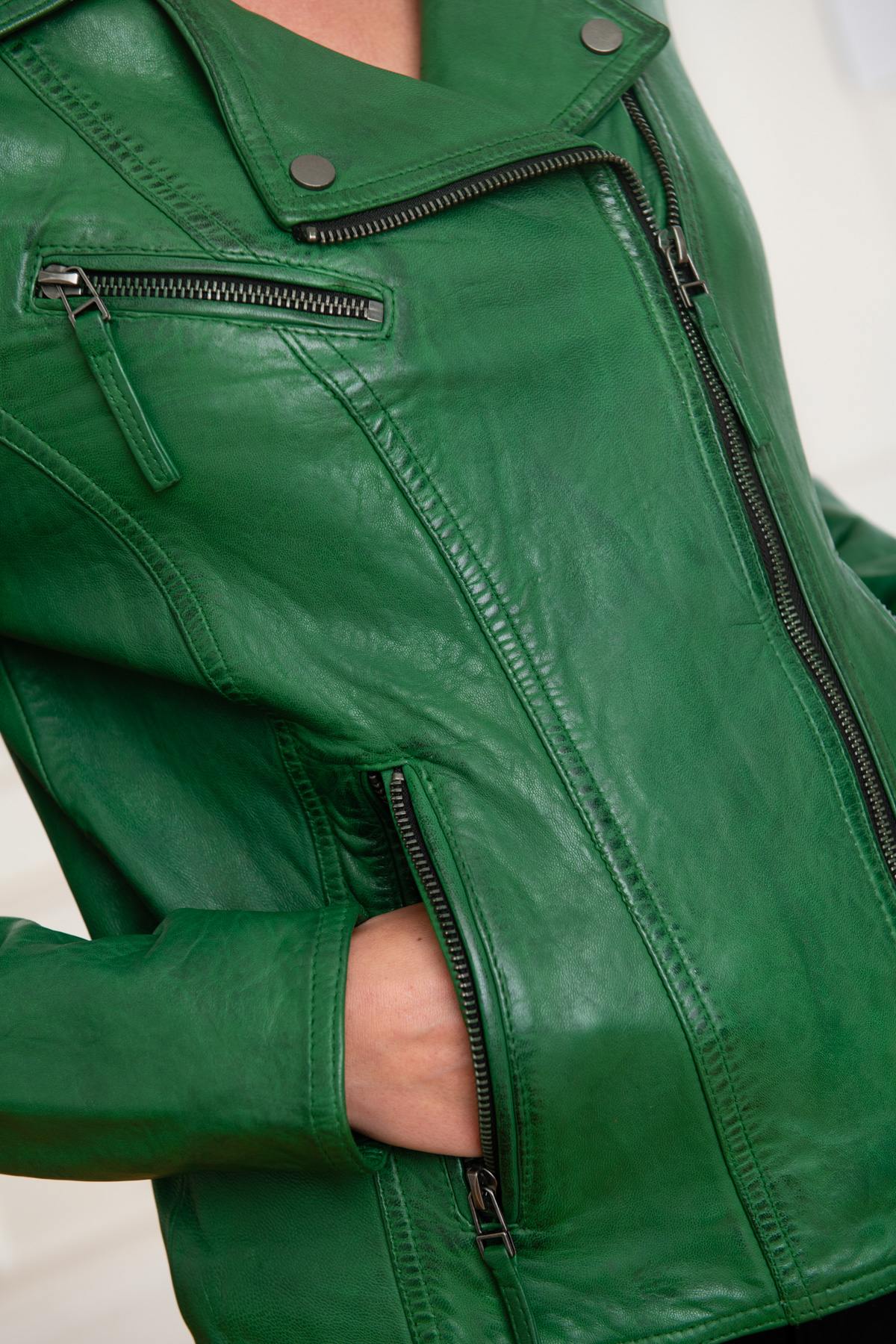 Green leather perfecto - Image n°8