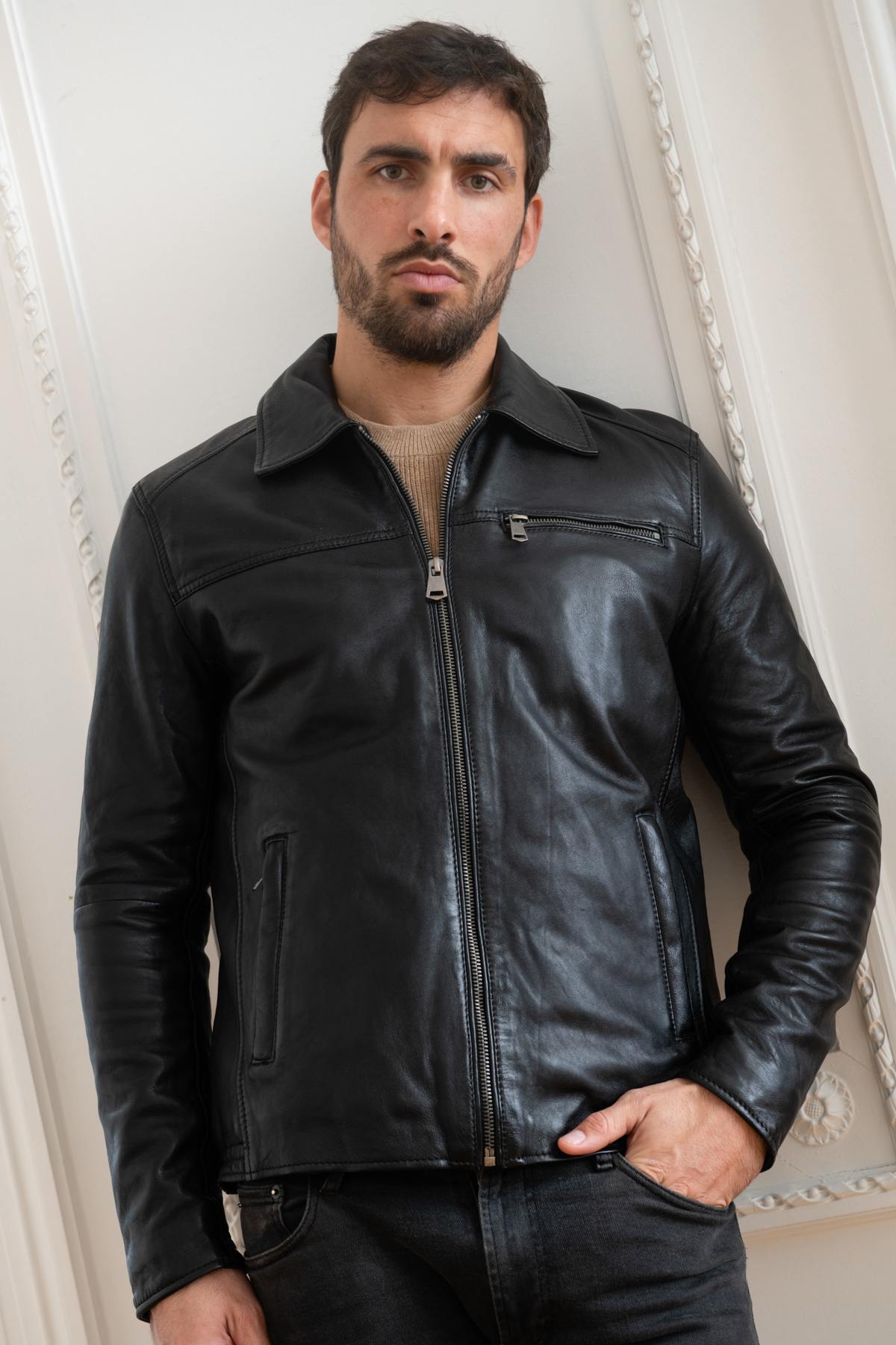 Black shirt collar jacket for men. - Image n°3