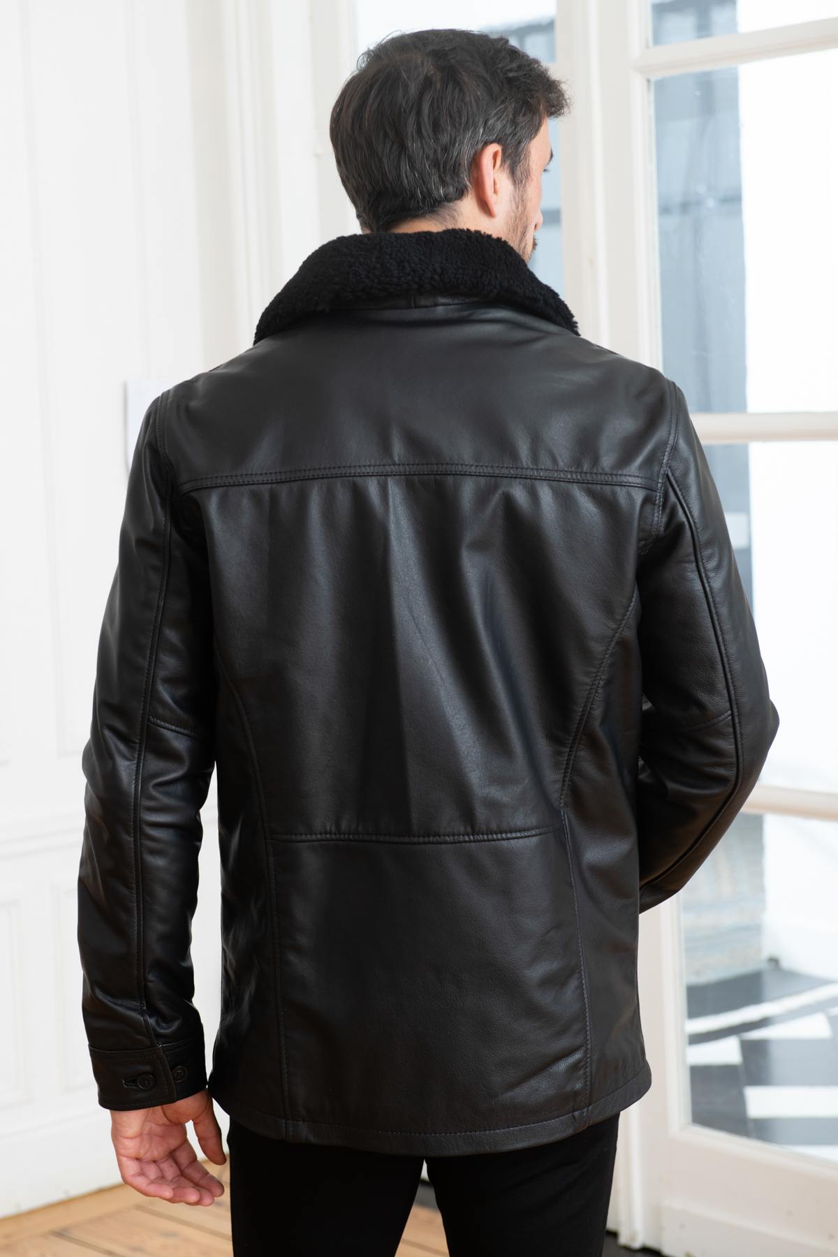 Straight cowhide leather jacket with removable fur collar - Image n°5