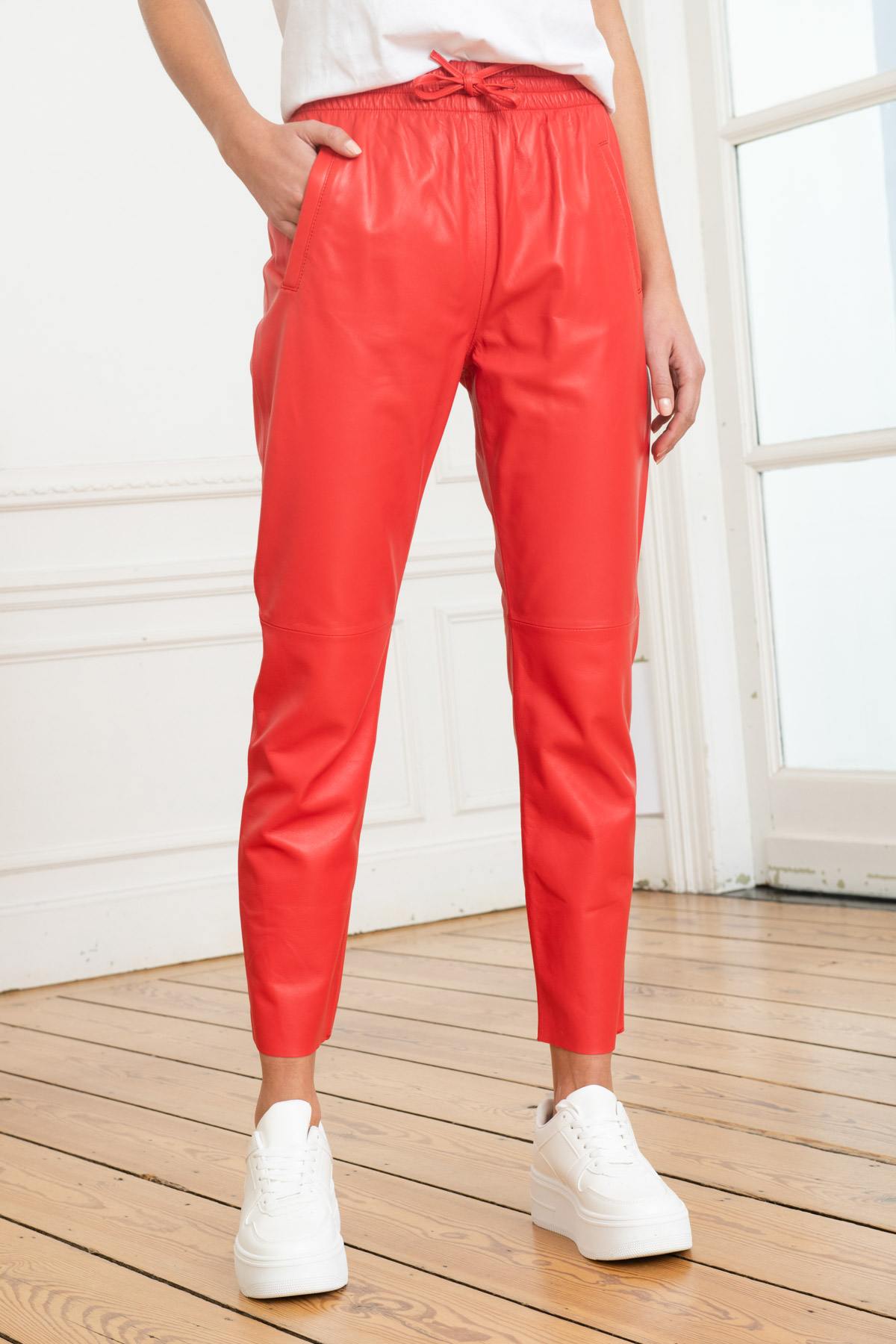 Women's red sheepskin leather pants - Image n°1