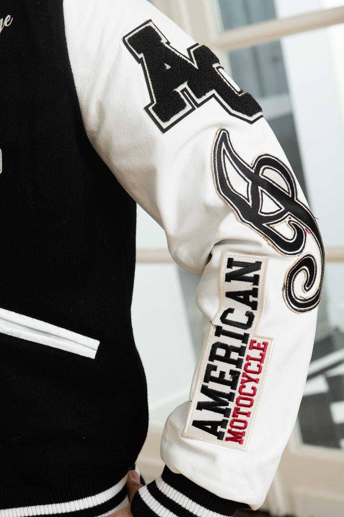 White and black American varsity jacket - Image n°9