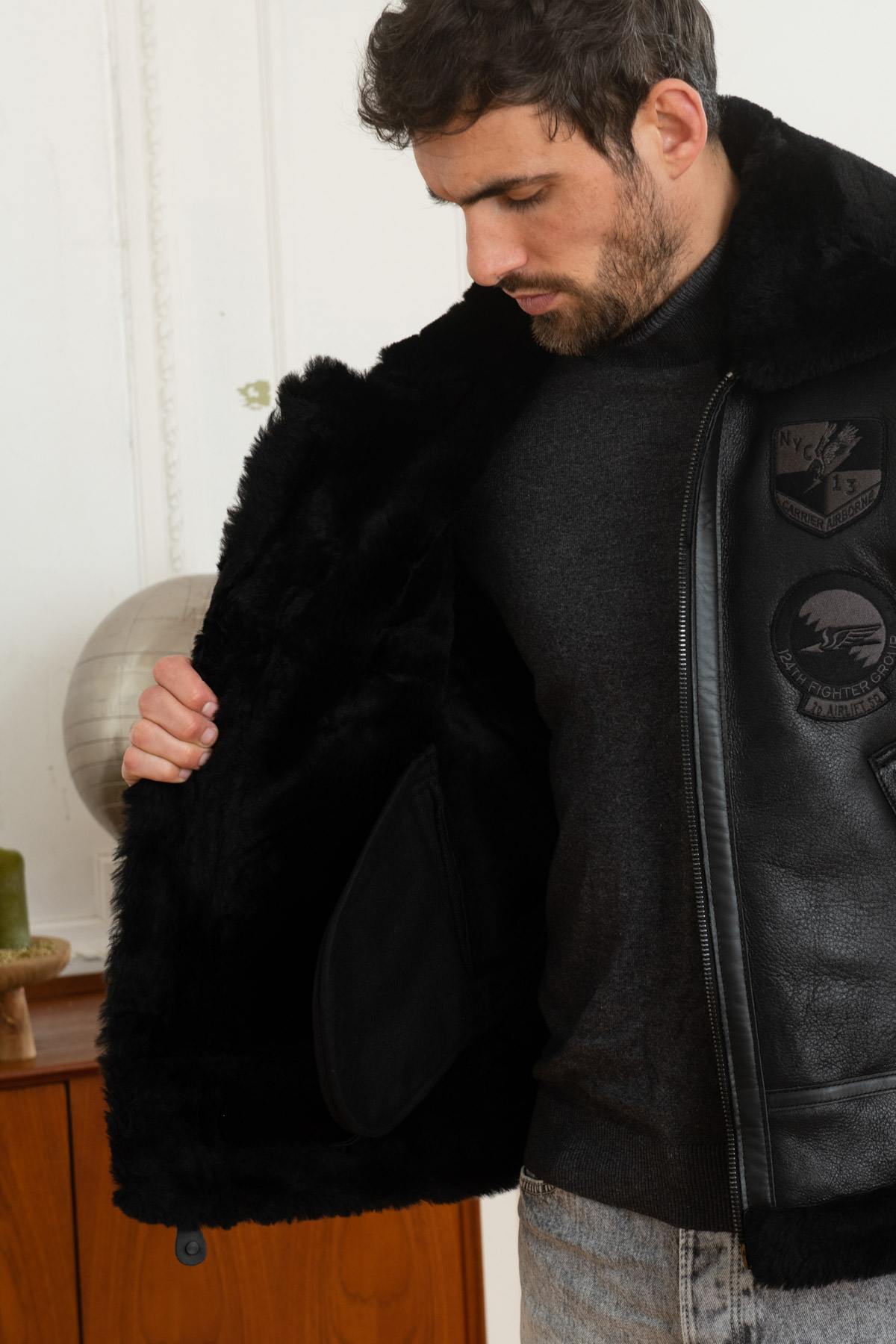 Black B3 bomber in black shearling - Image n°5