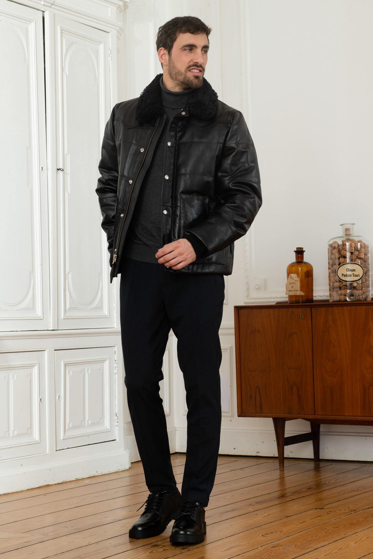 Cowhide leather down jacket with sheepskin collar - Image n°2