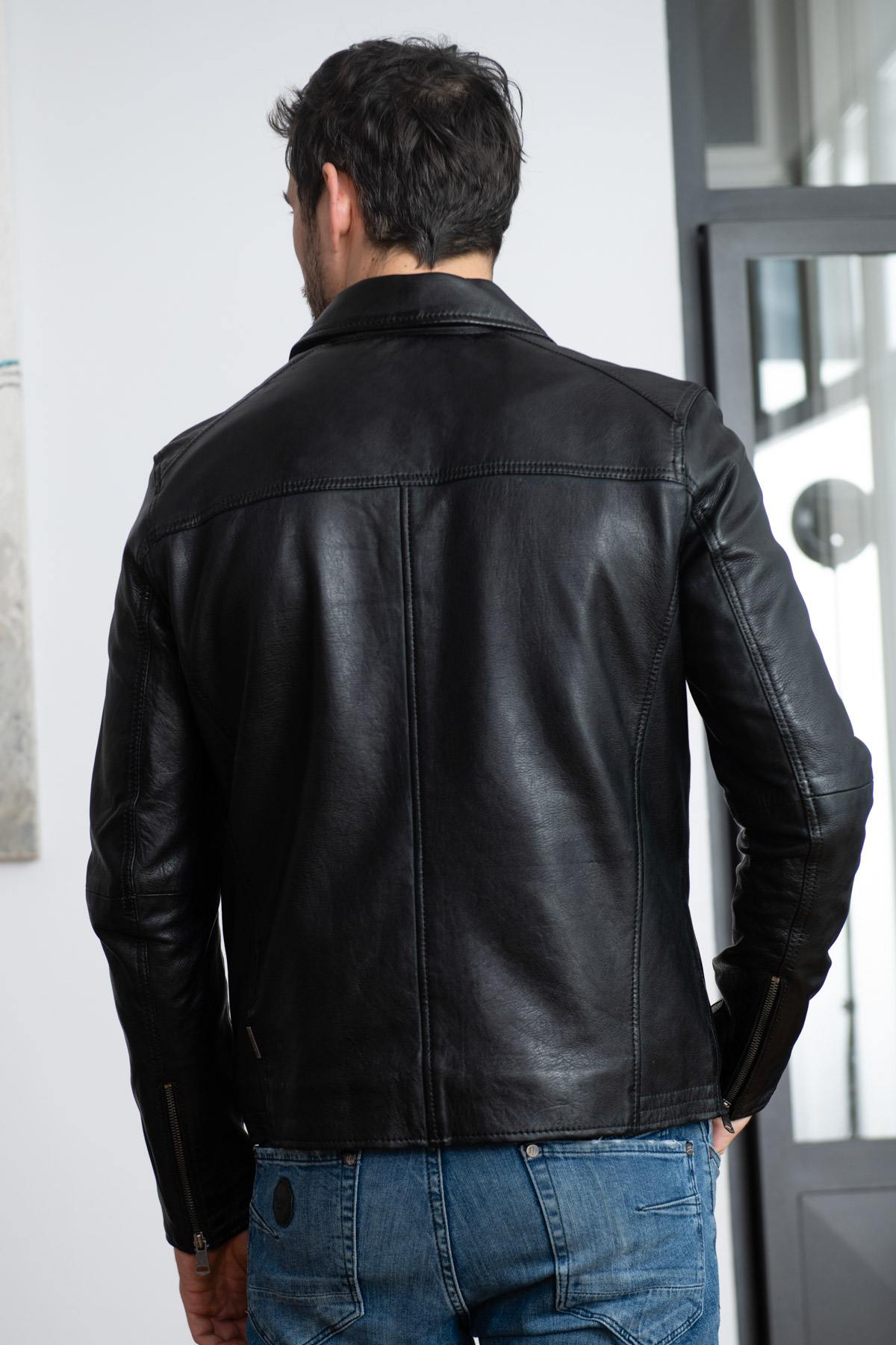 Black shirt collar jacket for men. - Image n°7