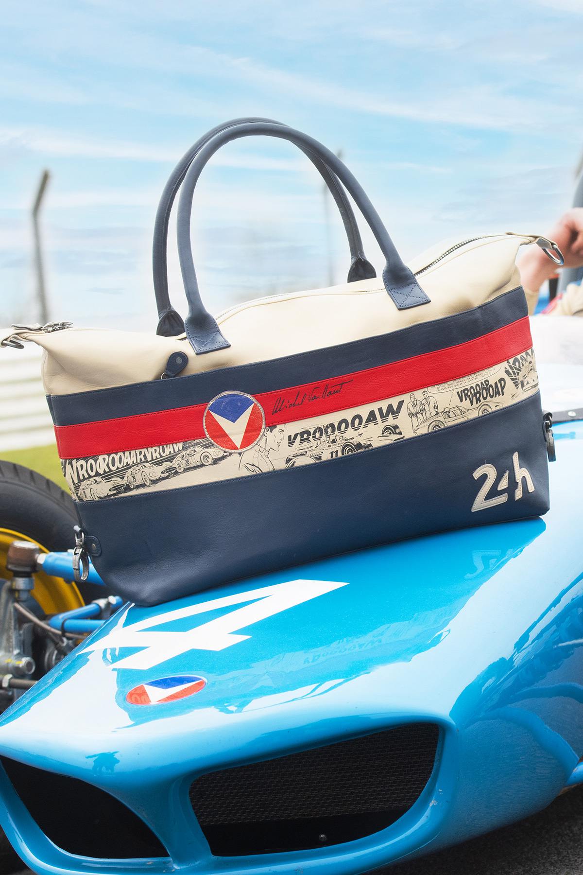 Michel Vaillant 48h bag in royal blue leather - Image n°1