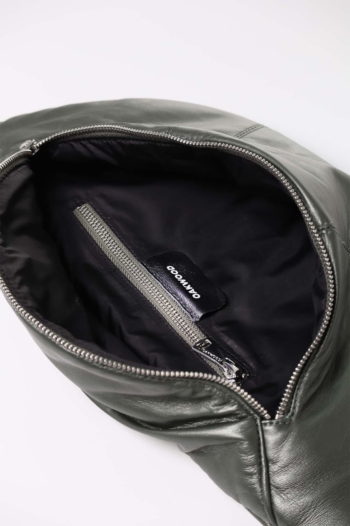 Women's dark green leather fanny pack - Image n°3