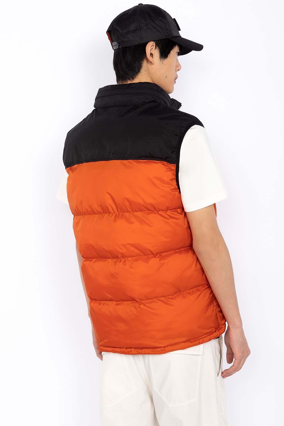 Men's orange and black sleeveless down jacket - Image n°4