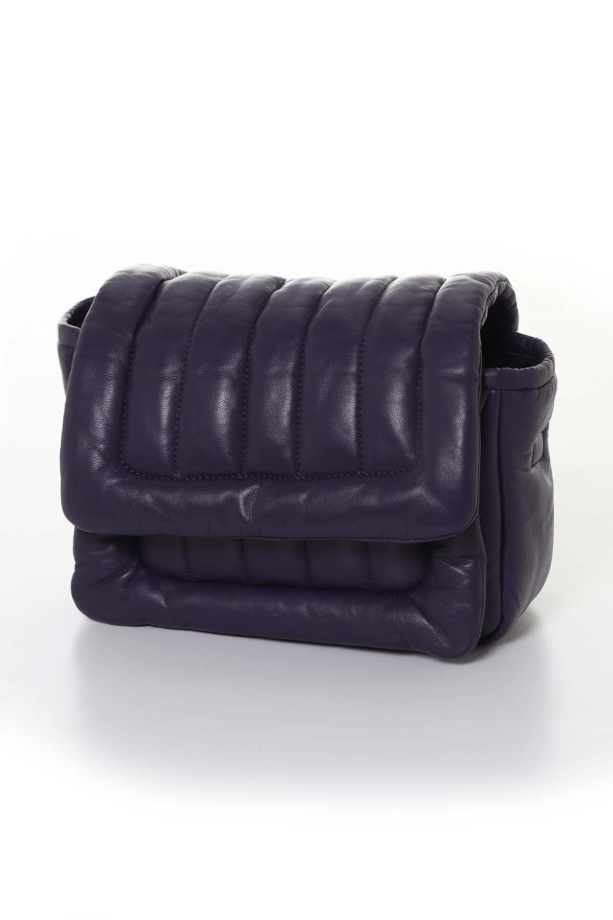 Women's purple leather bag - Image n°1