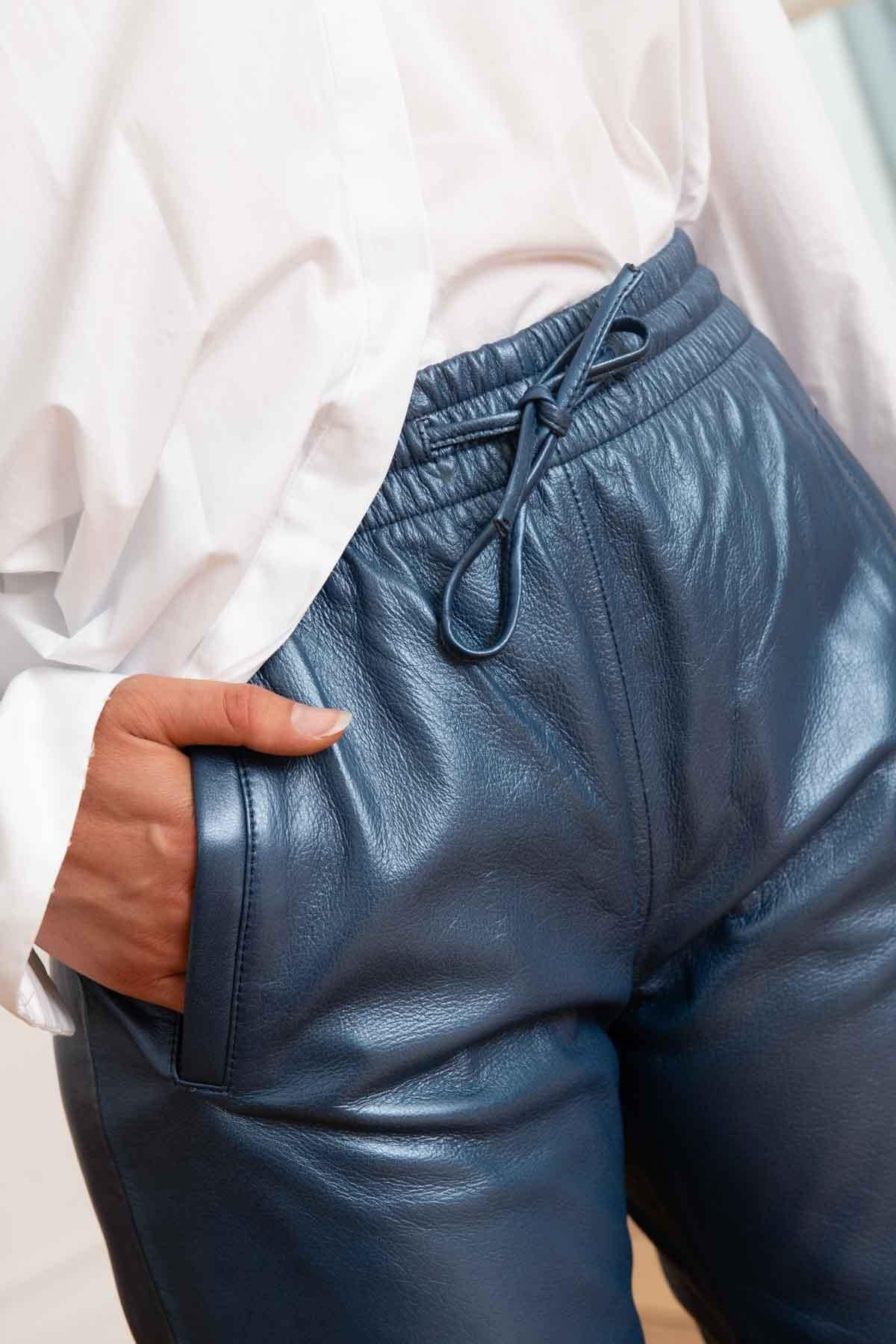 Women's metallic blue leather pants - Image n°4