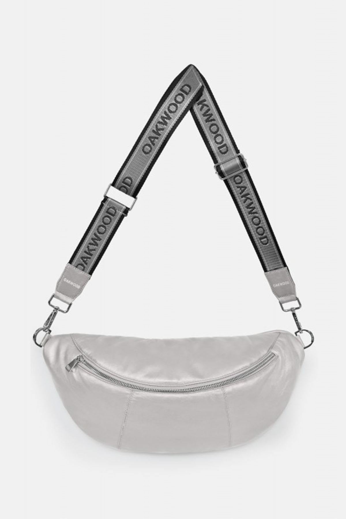 Metallic silver leather shoulder bag - Image n°1