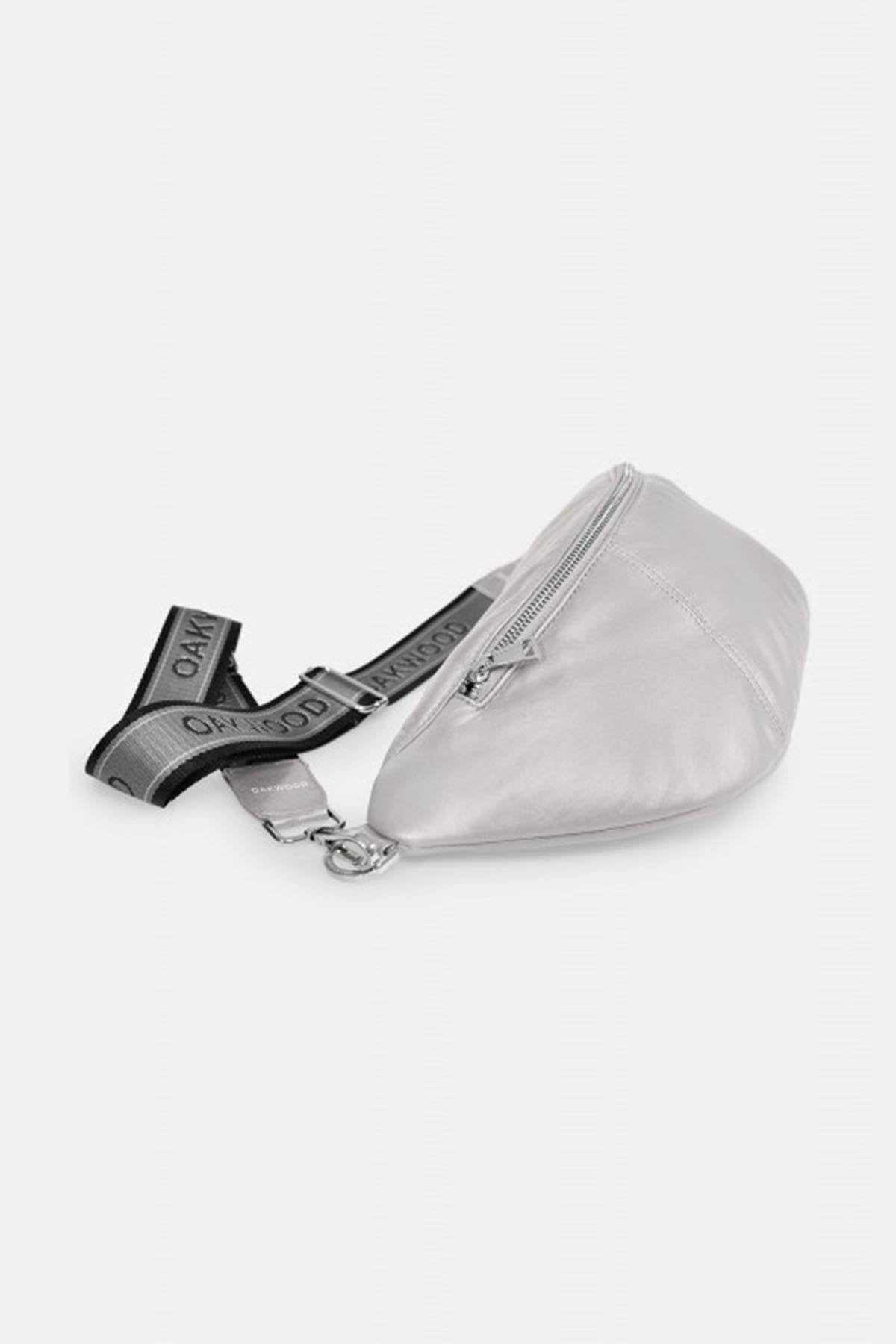 Metallic silver leather shoulder bag - Image n°4