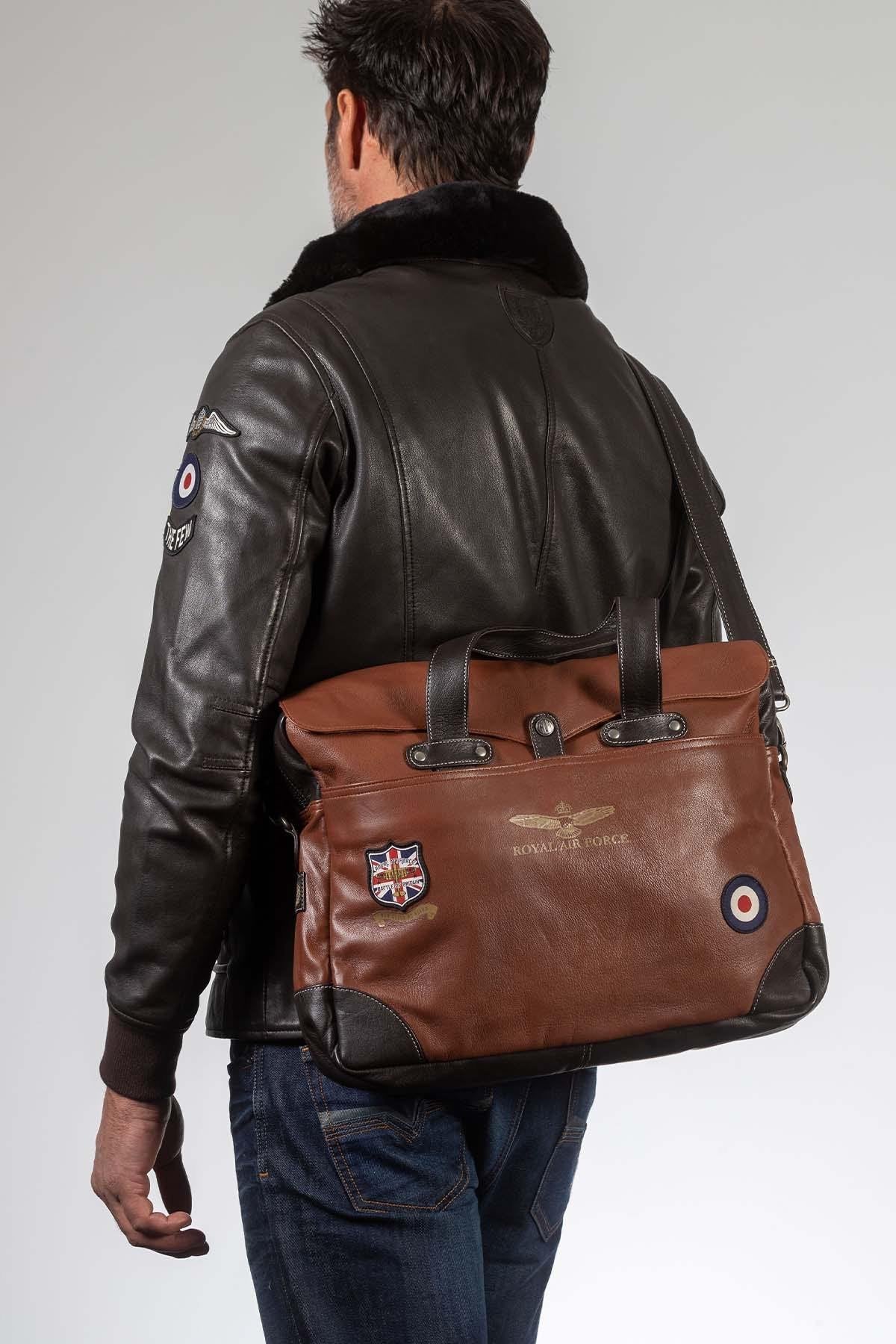 Aviator style tortoise brown leather shoulder bag - Image n°1