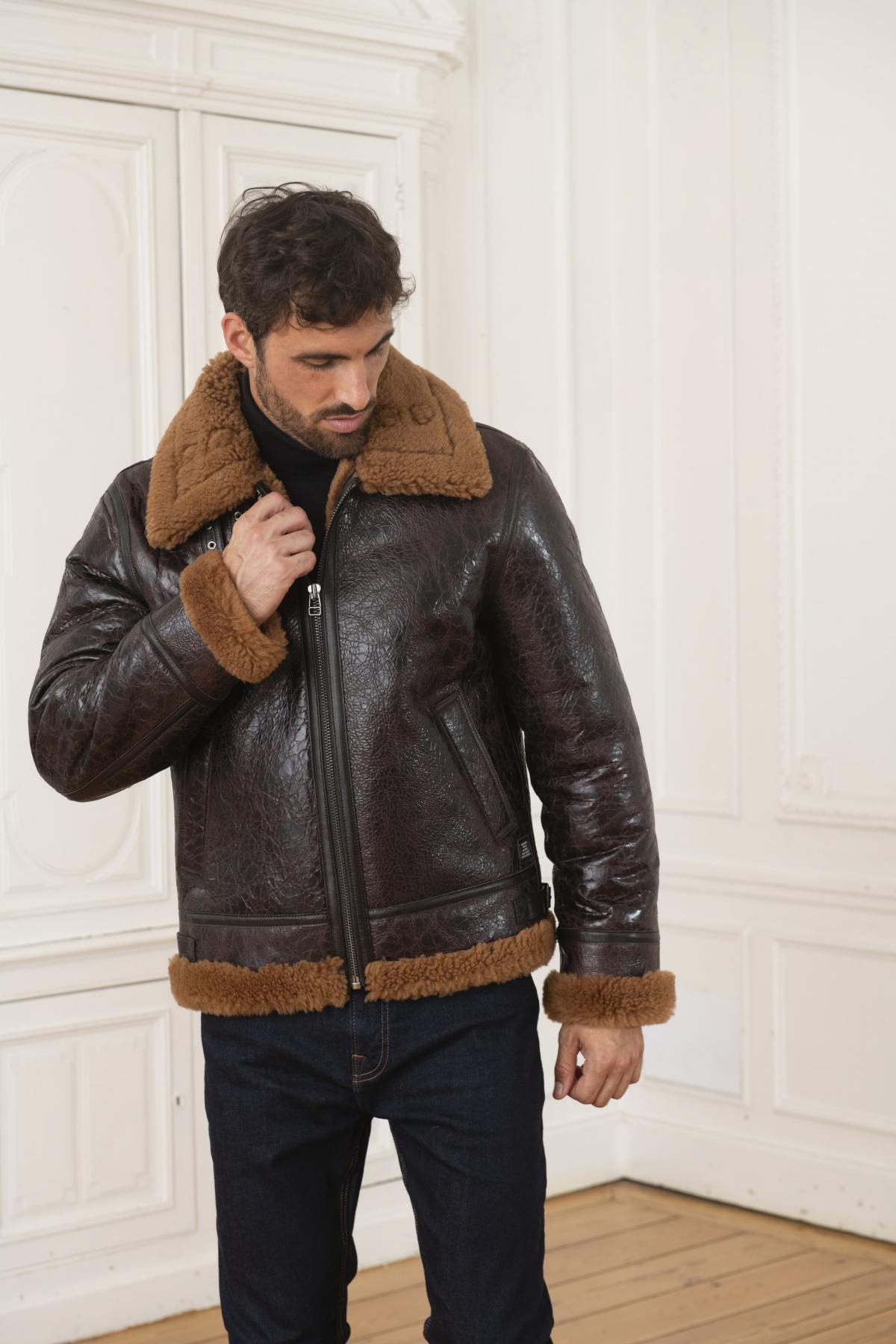 Men's dark brown leather bomber jacket - Image n°3