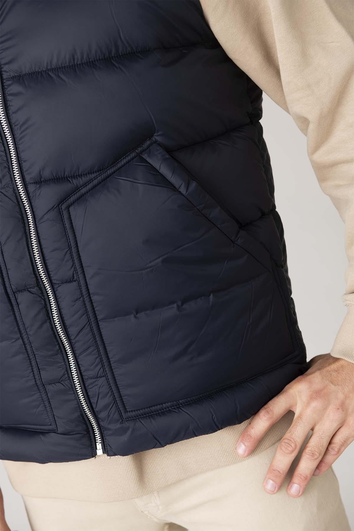 Sleeveless down jacket in navy blue recycled nylon - Image n°6