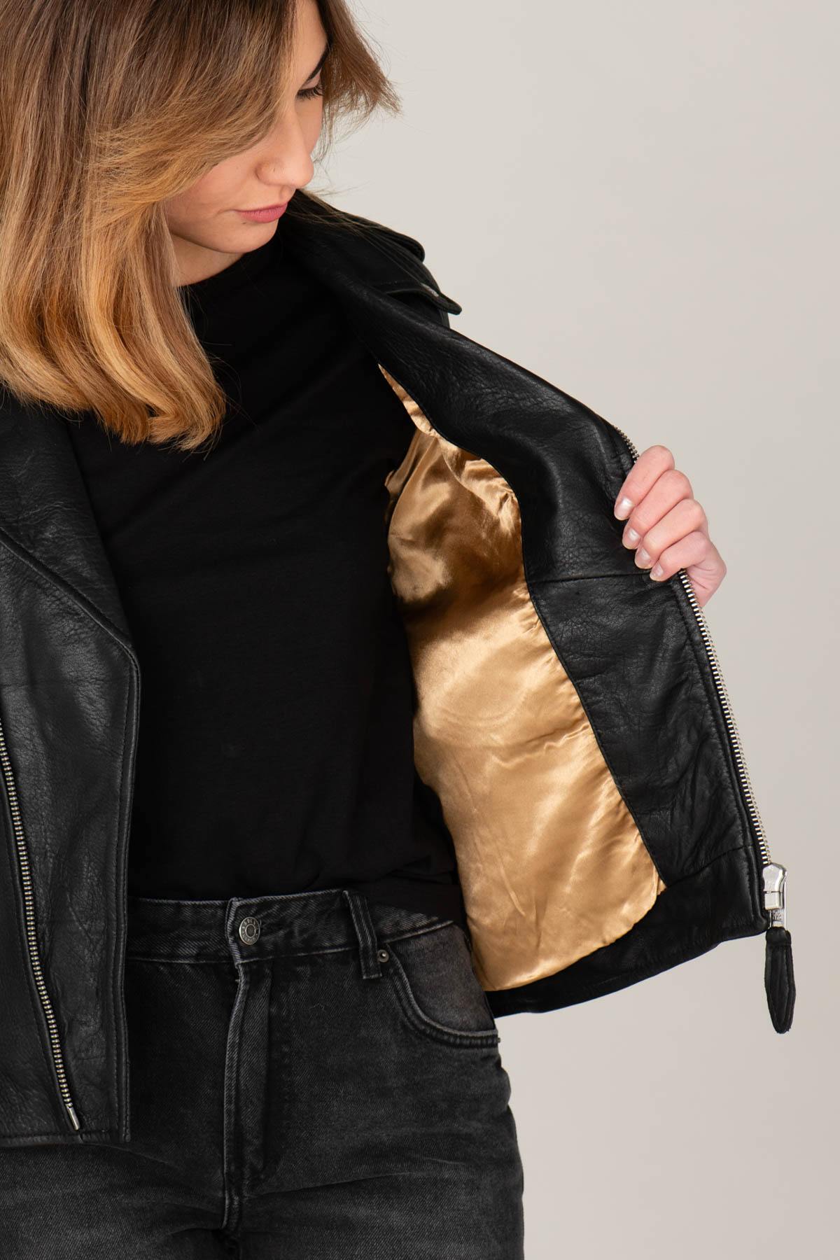 Women's black leather perfecto with grainy look - Image n°8