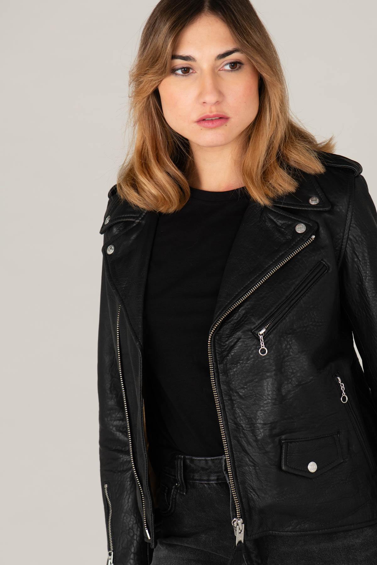 Women's black leather perfecto with grainy look - Image n°6