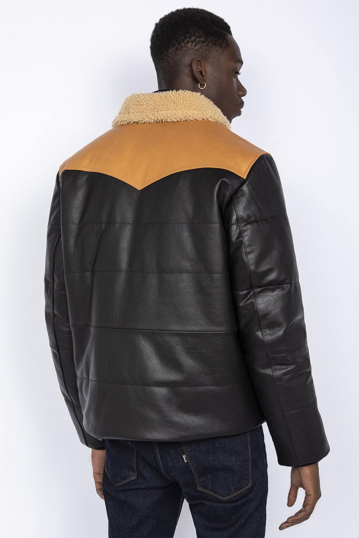 Two-tone leather down jacket with fur collar - Image n°4