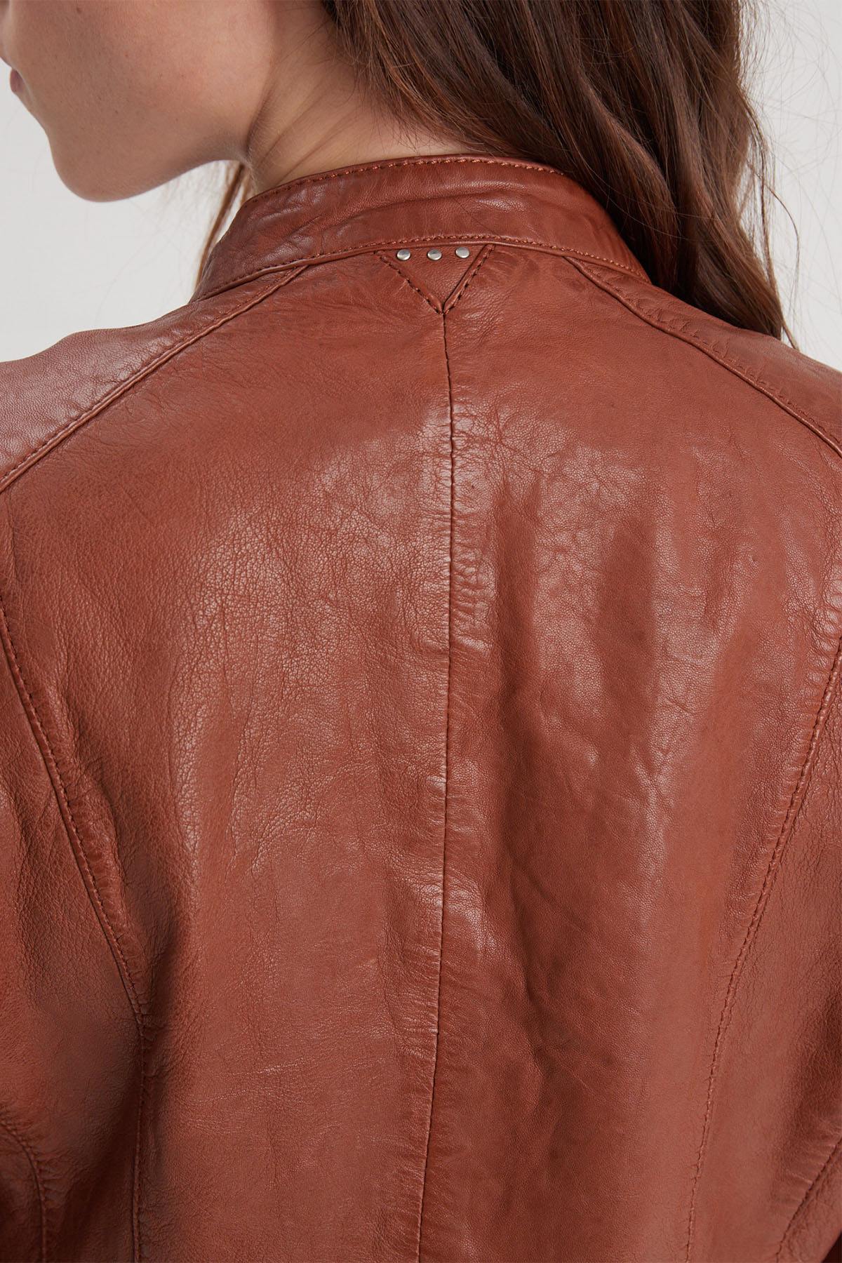 Cognac leather jacket with biker collar for women - Image n°5