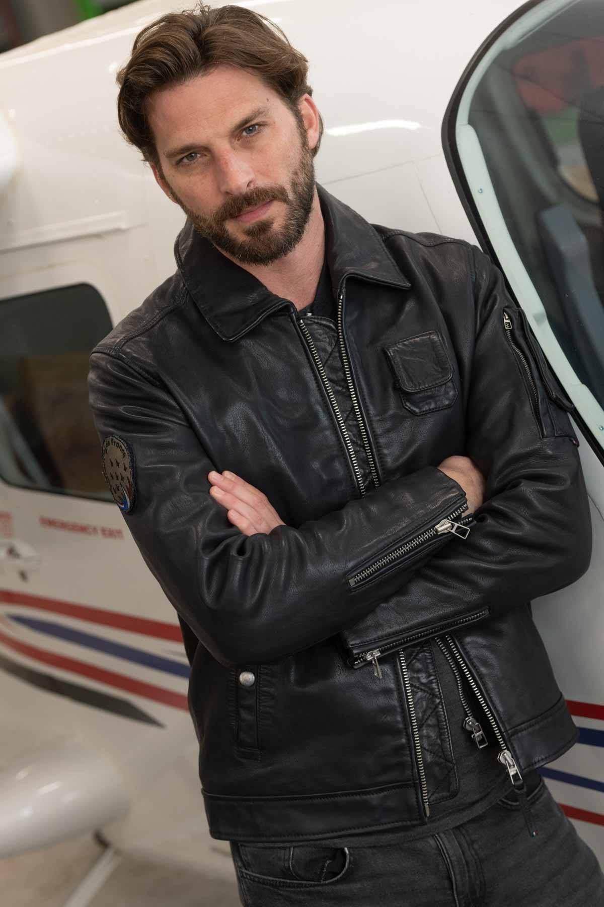 Navy blue pilot jacket from the Patrouille de France - Image n°1