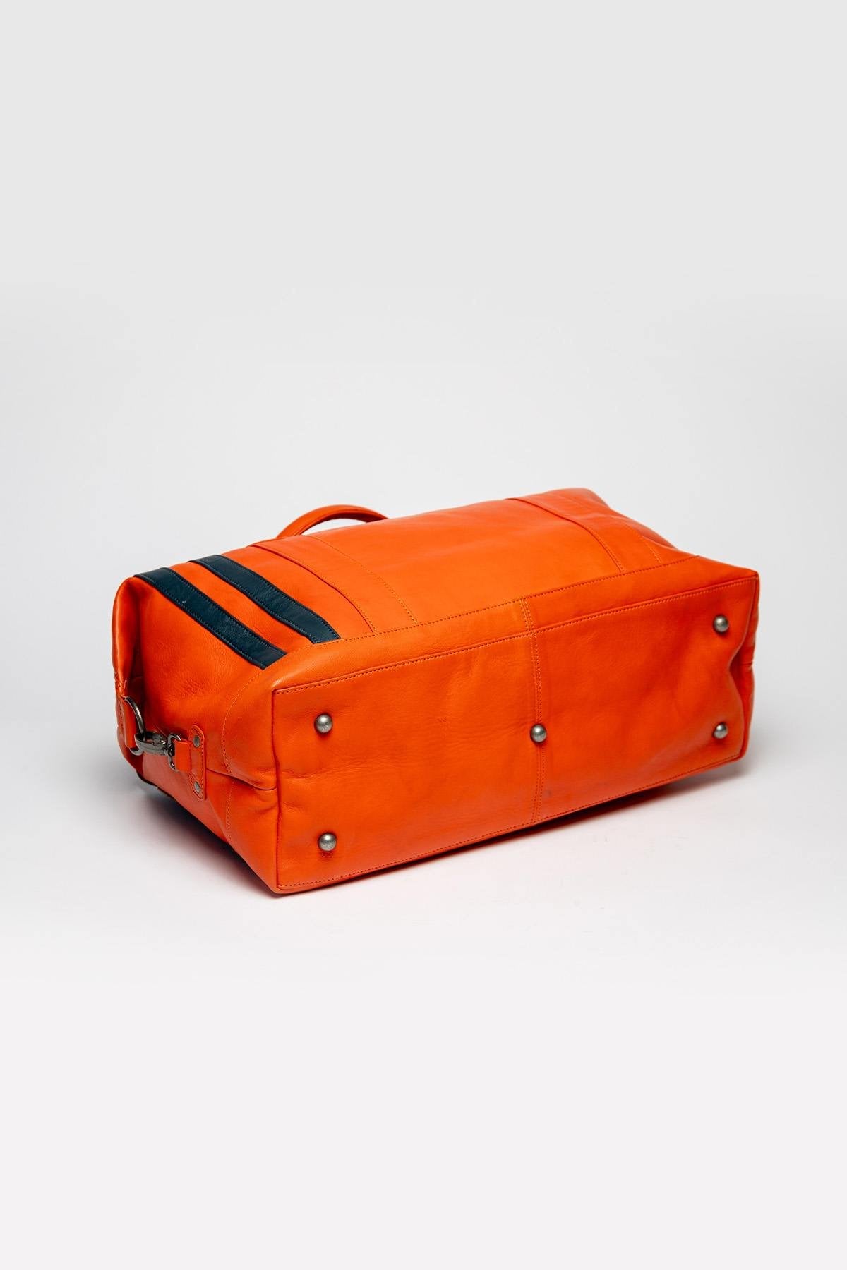 Racing-style orange leather travel bag - Image n°4