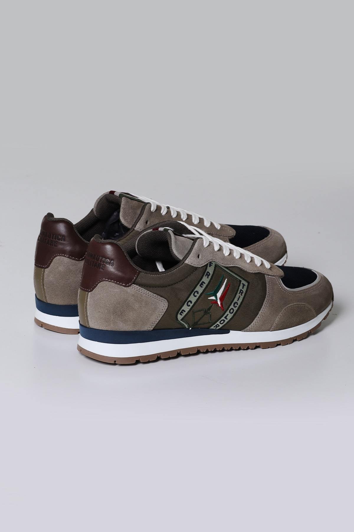 Textile sneakers with aeronautical badge - Image n°3