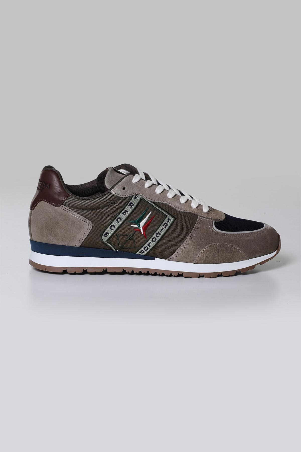 Textile sneakers with aeronautical badge - Image n°4