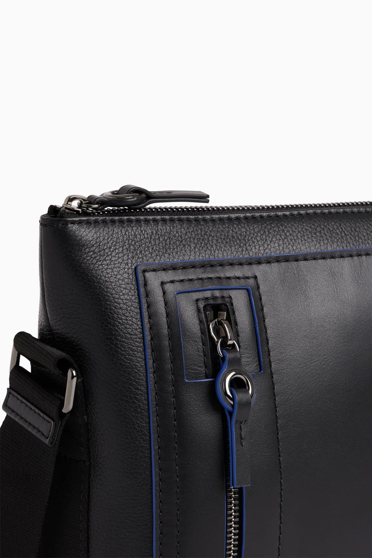 Contemporary urban style black leather bag - Image n°5