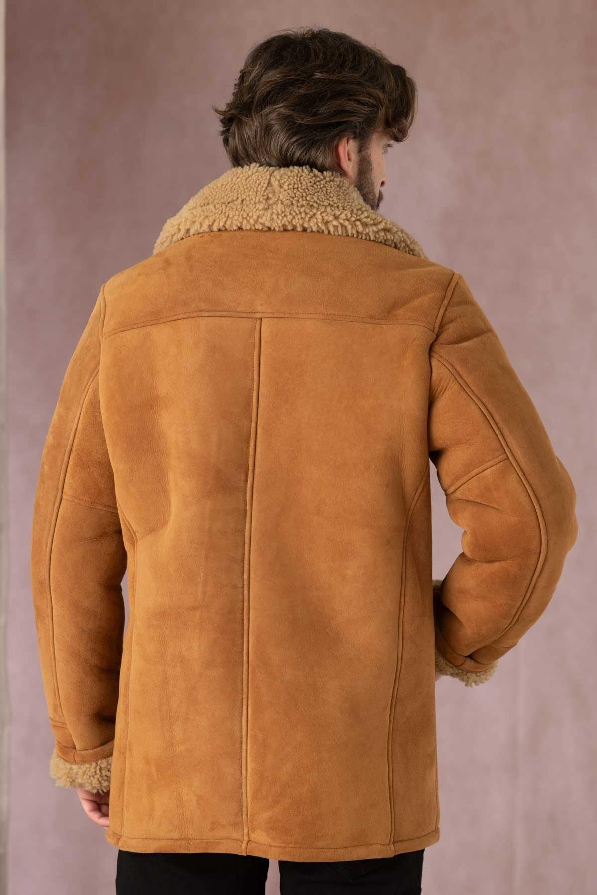 Elegant mustard-colored suede leather coat - Image n°7