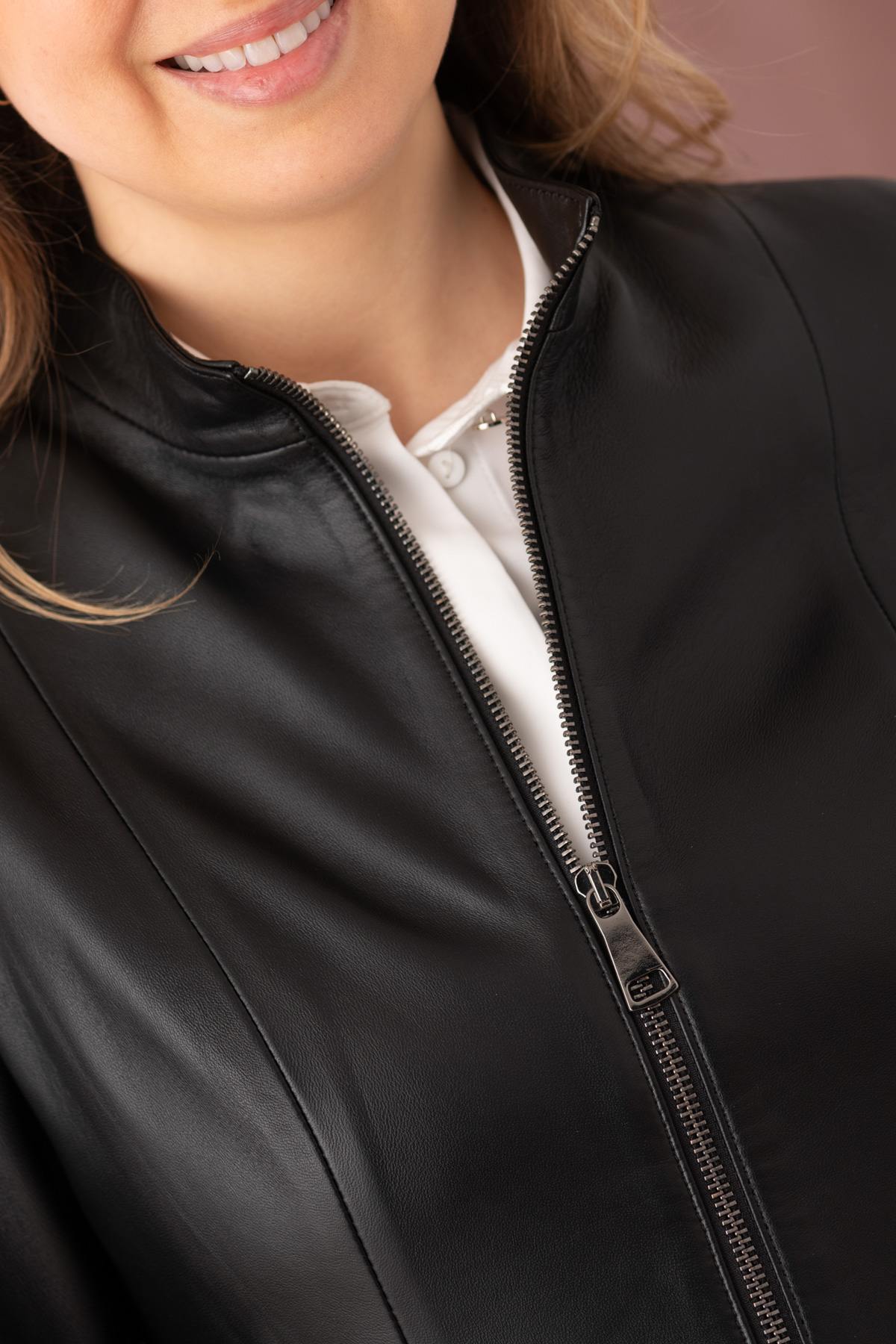 Elegant black pearl leather jacket - Image n°5