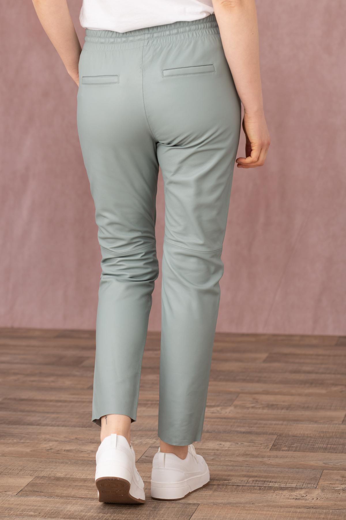 Trendy almond-colored leather joggers - Image n°3