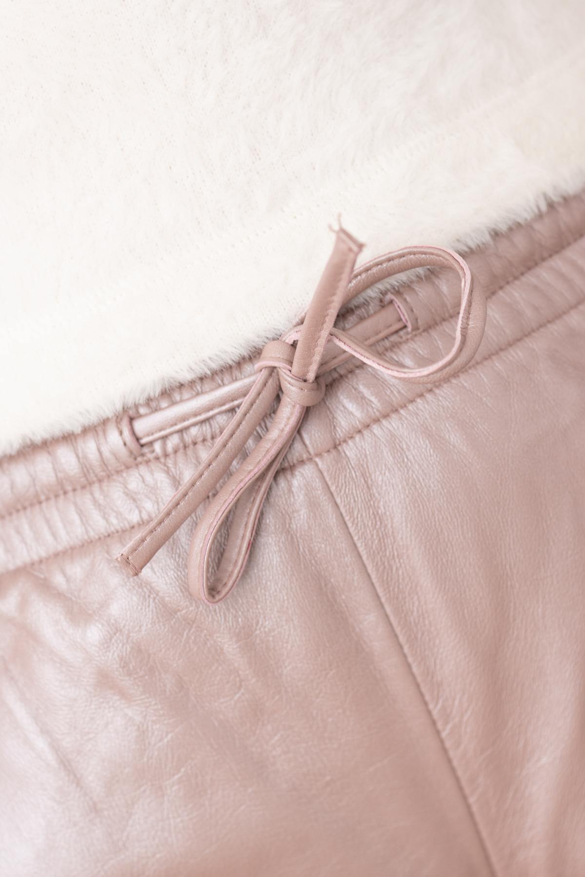 Casual nude-colored leather joggers with metallic effect - Image n°10