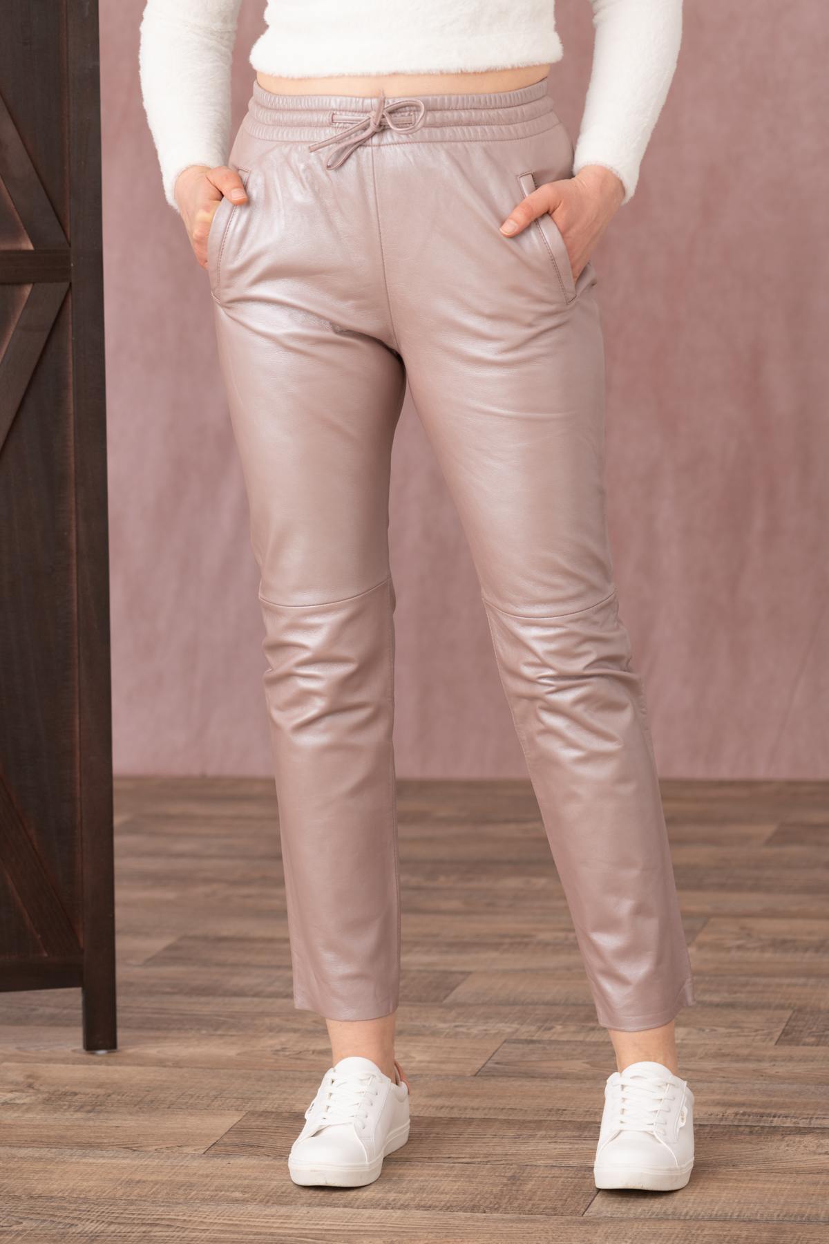 Casual nude-colored leather joggers with metallic effect - Image n°1