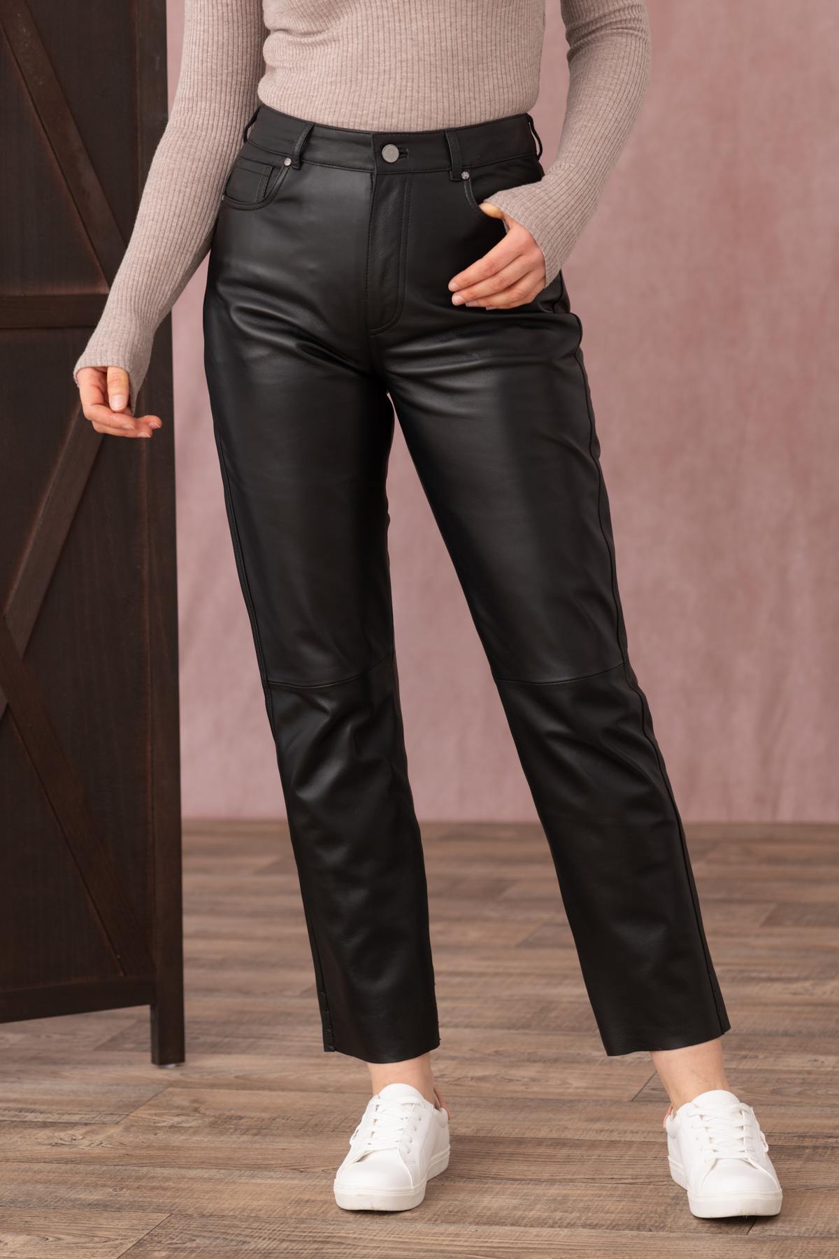 Black straight-cut leather pants - Image n°1