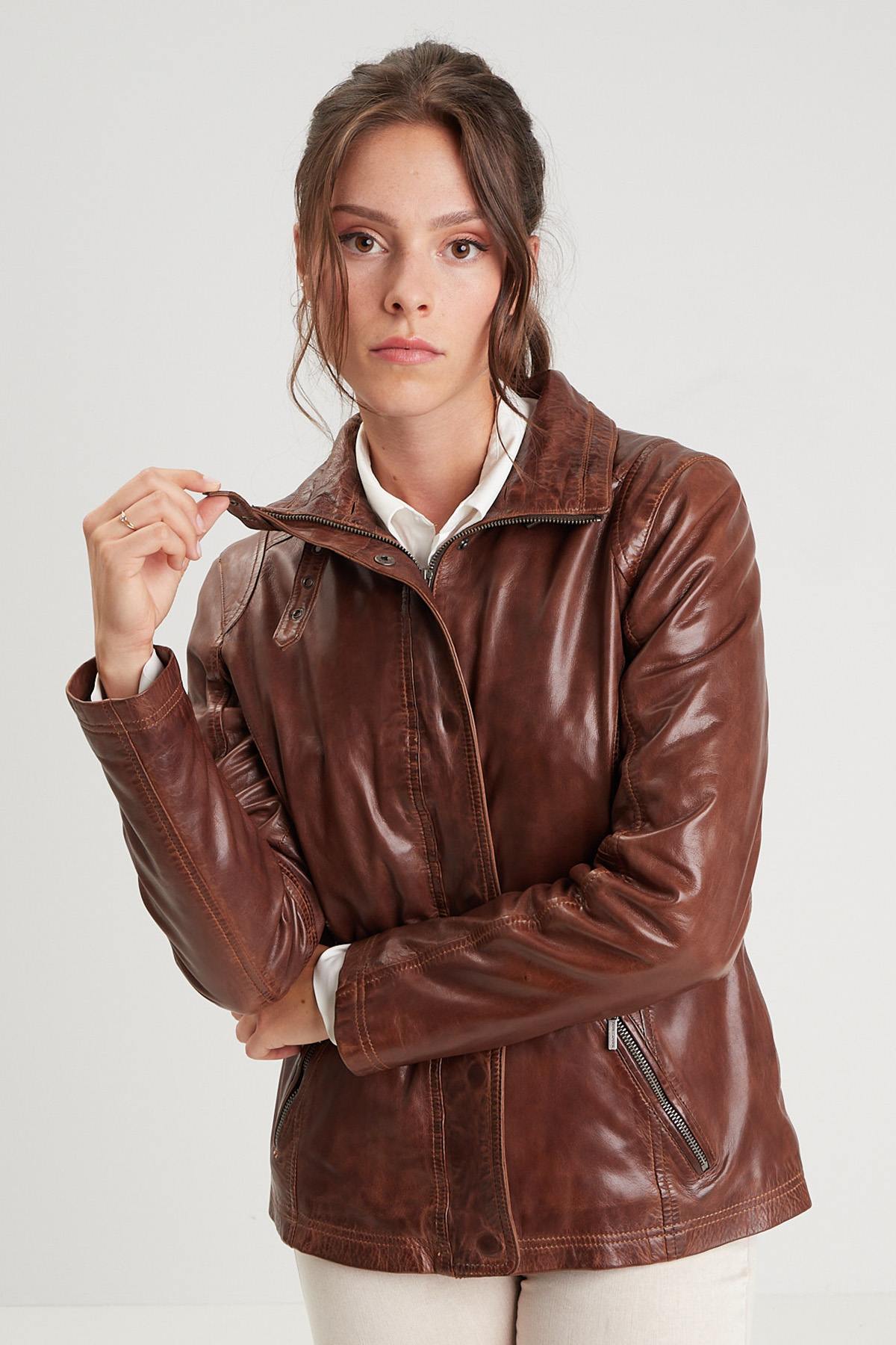 Leather jacket with stand-up collar and removable fur in bison color - Image n°4