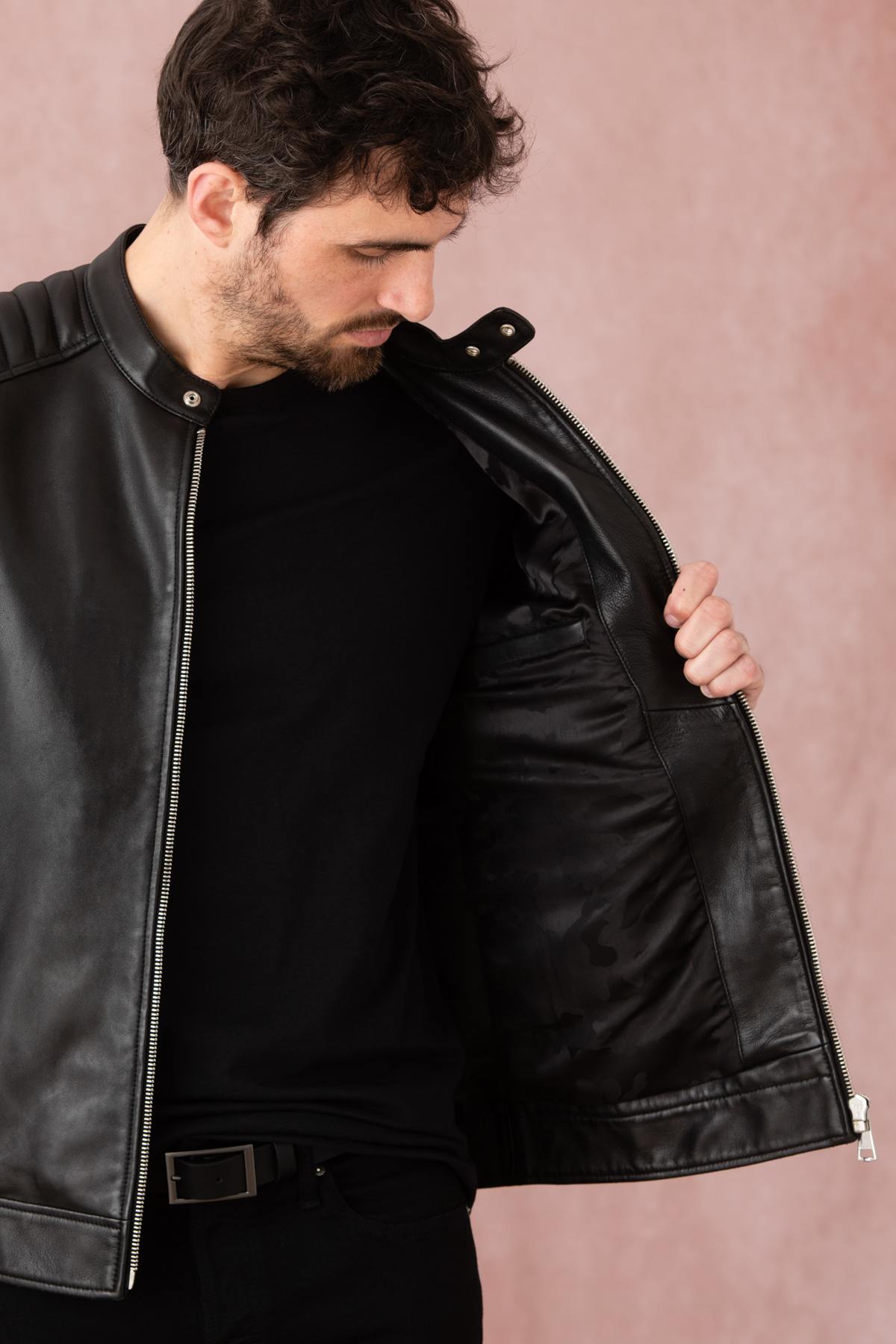 Black leather jacket with biker collar and stitching on the shoulders - Image n°6